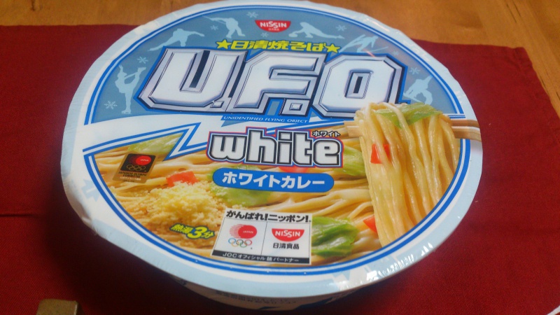 日清のU.F.O ホワイトカレーを食べてみる