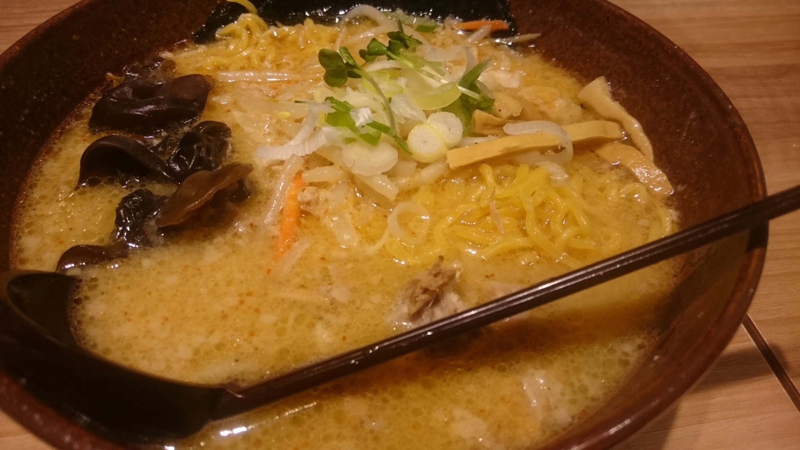 北海道のラーメン屋 白樺山荘で味噌ラーメンを食べてみる