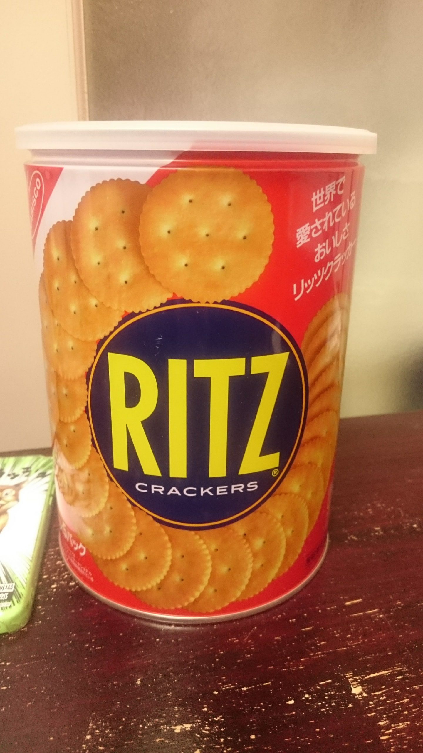 ヤマザキナビスコのRITZ缶を封切って食べてみる