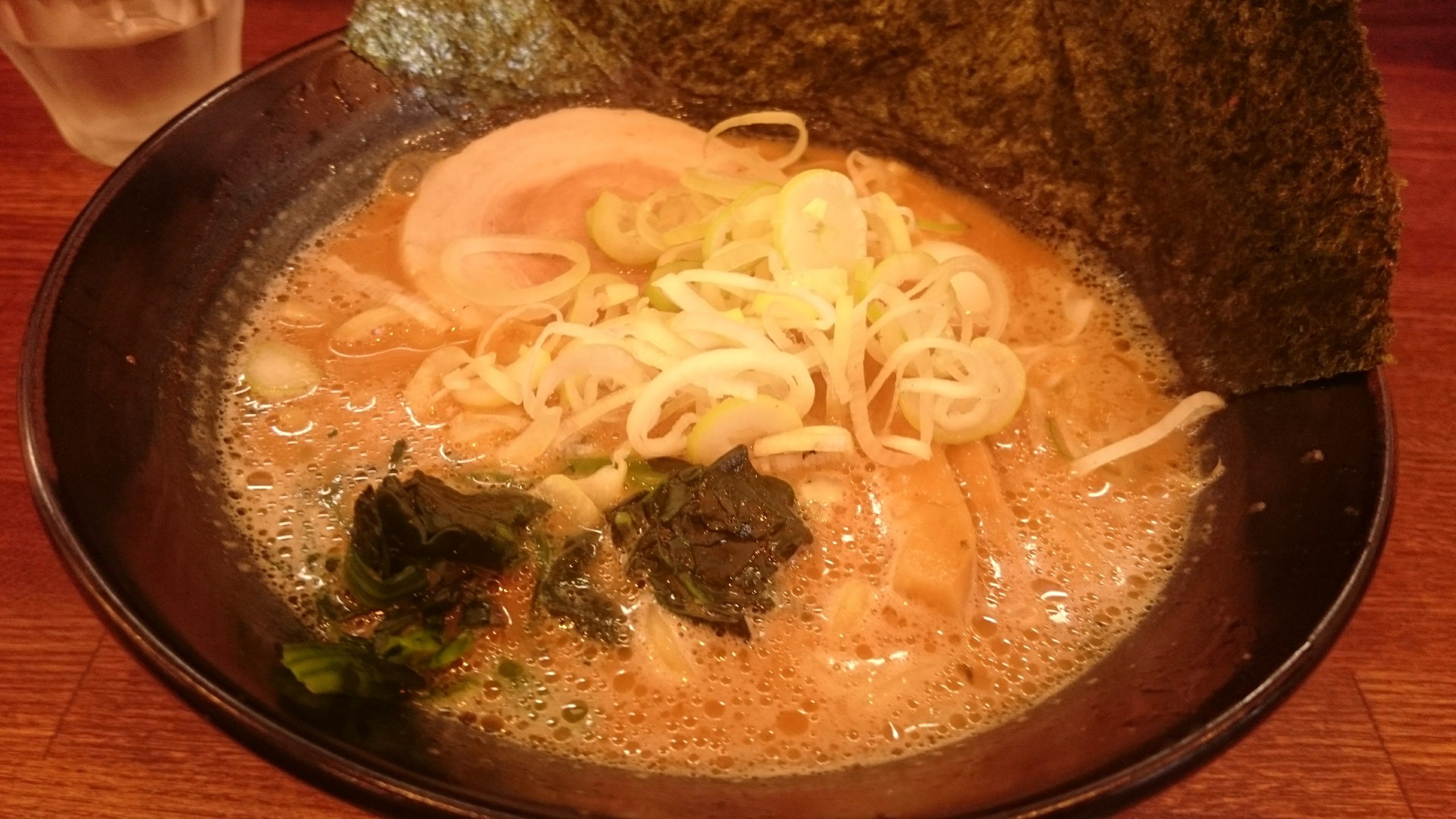 愛知県豊田市のラーメン屋 麺家神明でとんこつラーメンを食べてみる