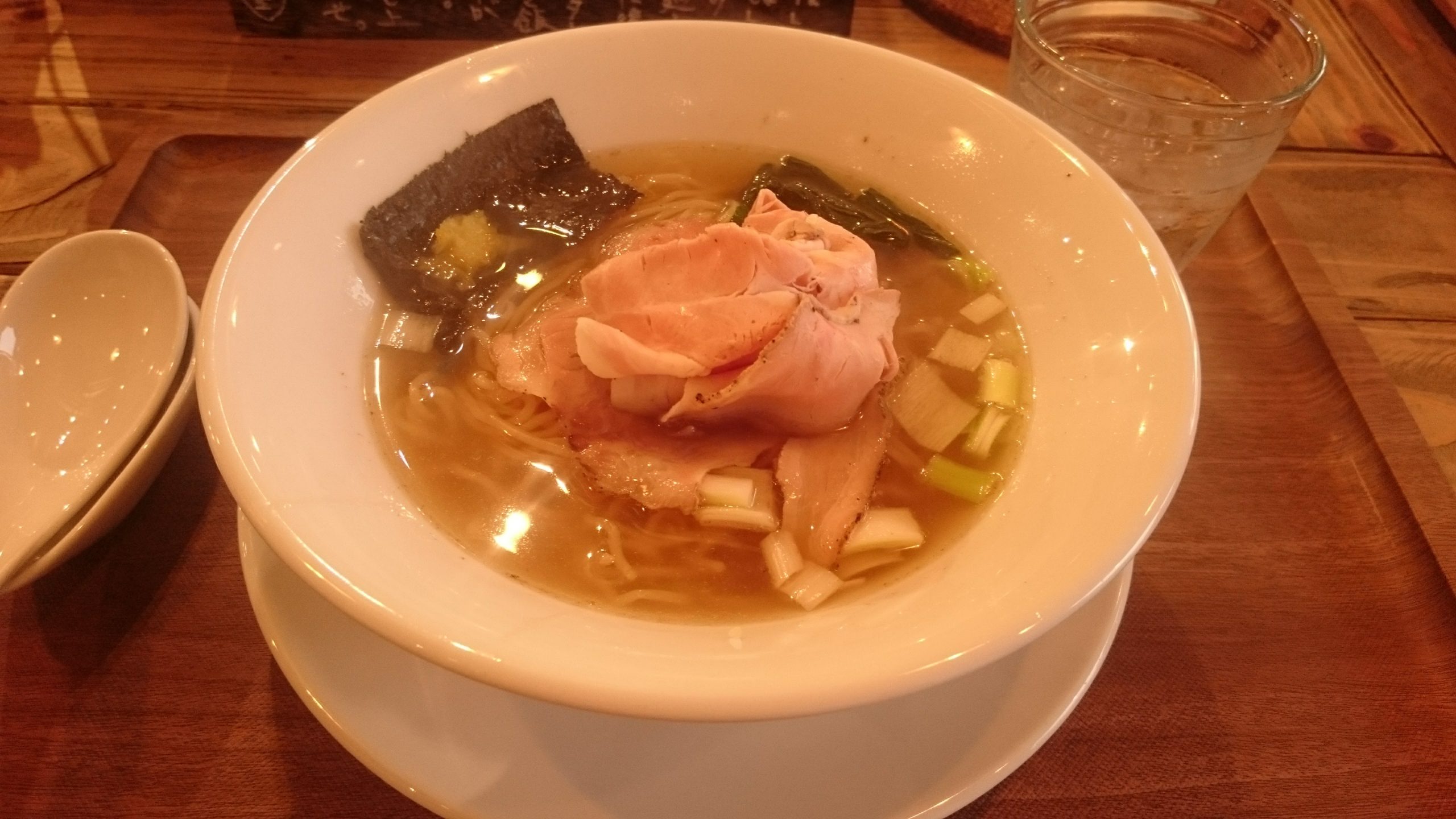 愛知県豊田市のラーメン屋 Omotenashi Noodles よこじで”淡炊錦爽鶏だしそば”を食べてみる