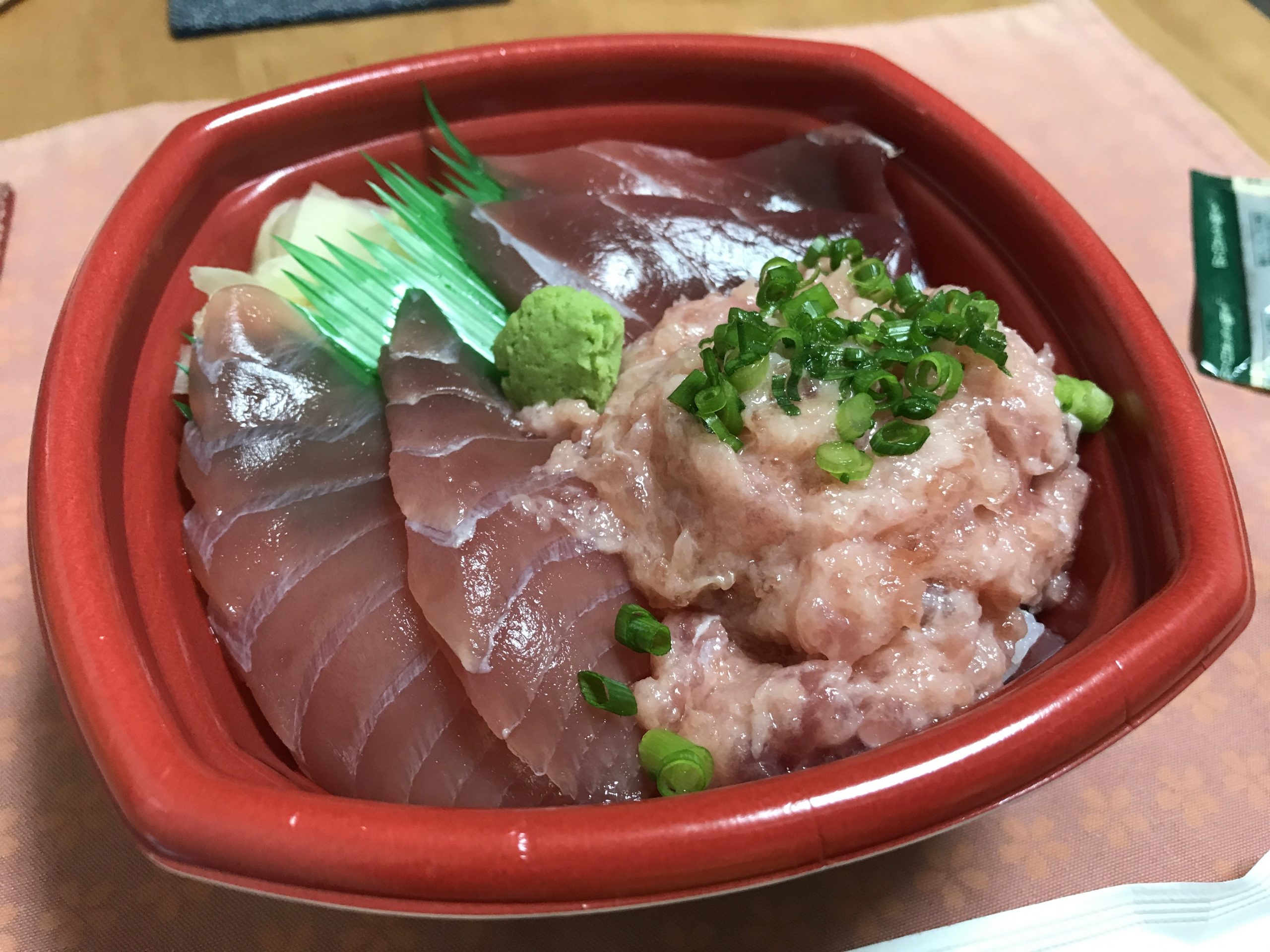 丼丸のまぐろづくし丼を食べてみる