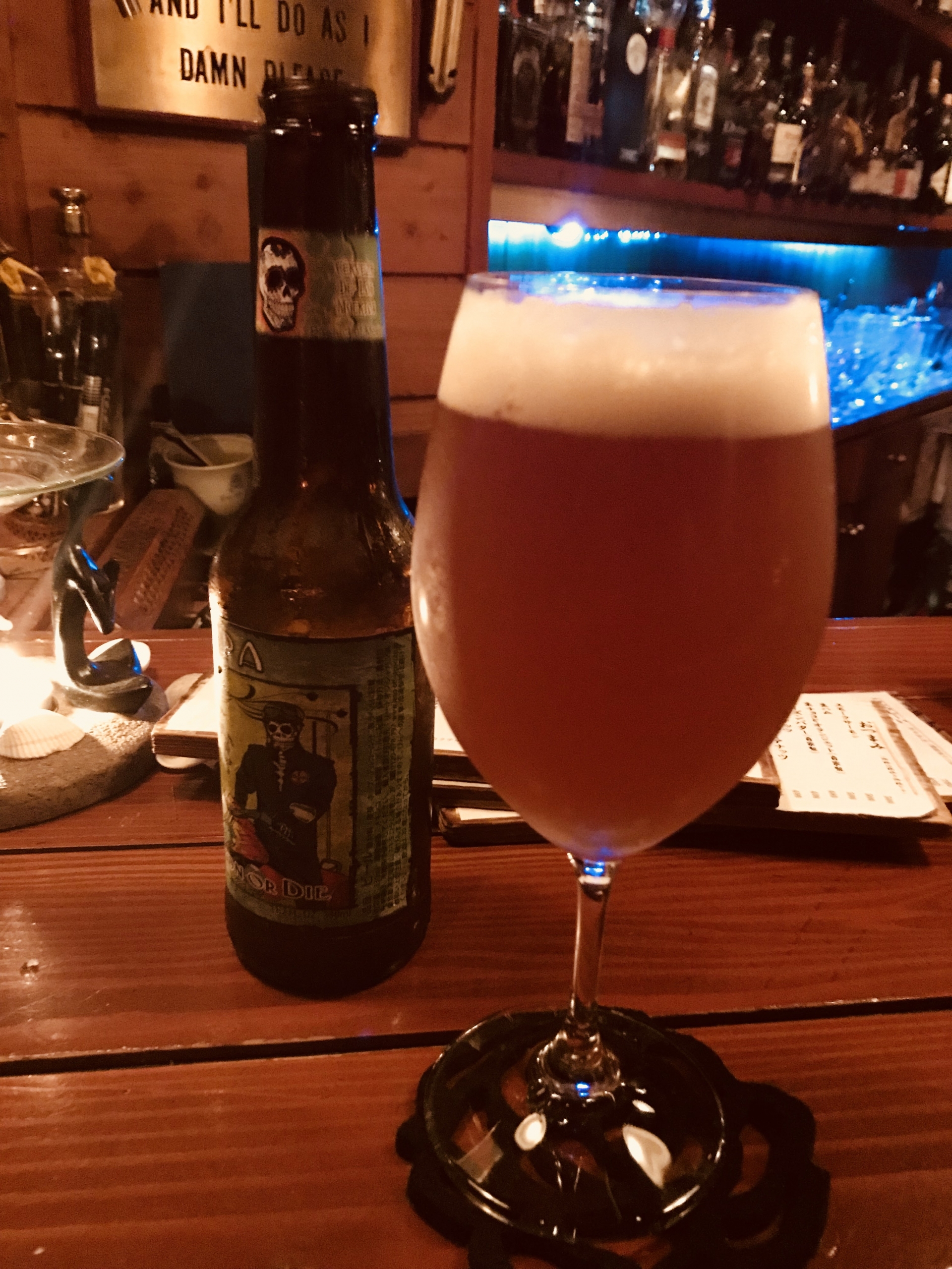 名古屋のバー Bar Crew’s QuartersでメキシコビールのDay Of The Dead IPAを飲んでみる