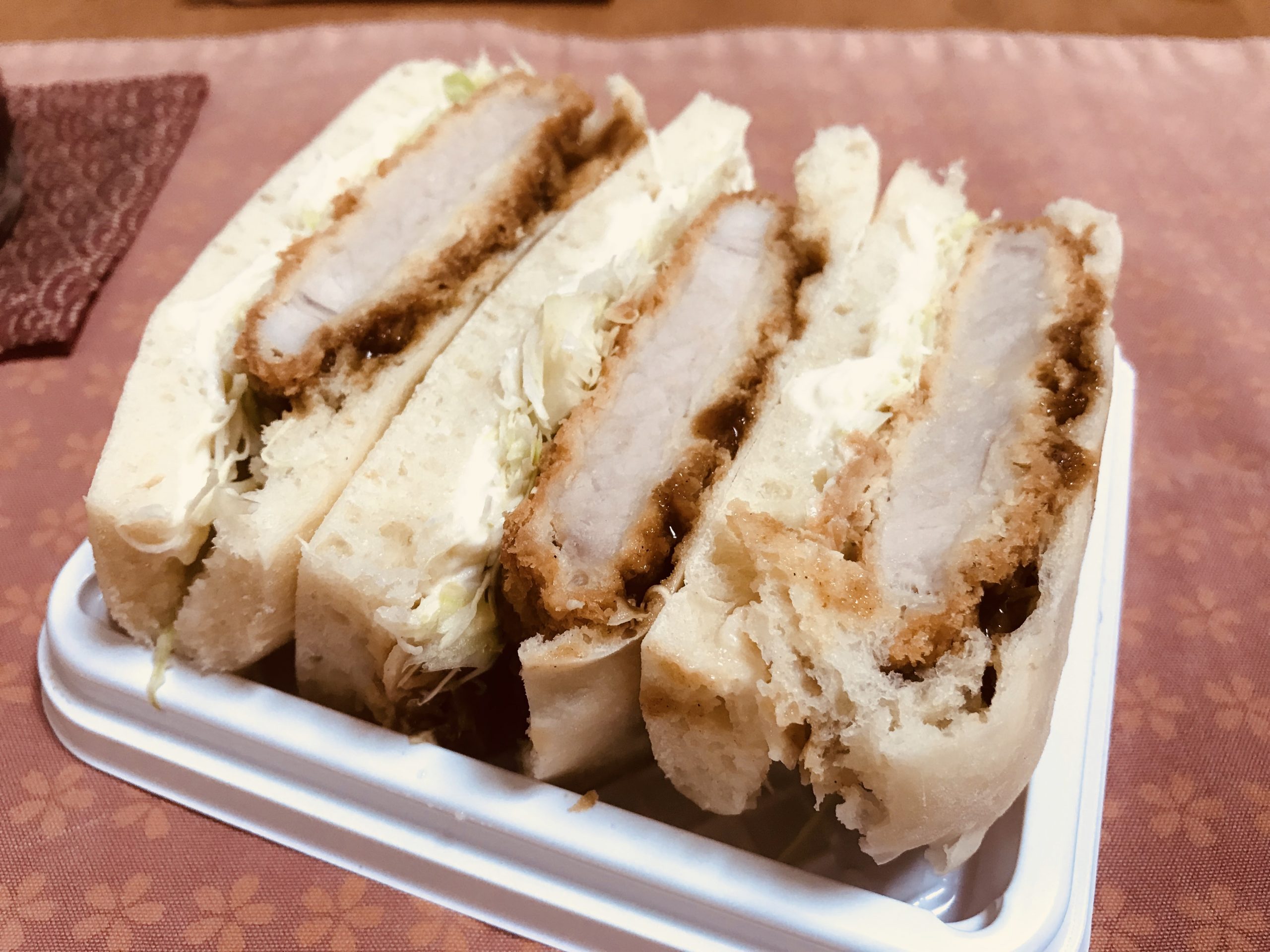 名古屋のパン屋 Casse Croute(カスクルット)の”ロースカツBOX”を食べてみる