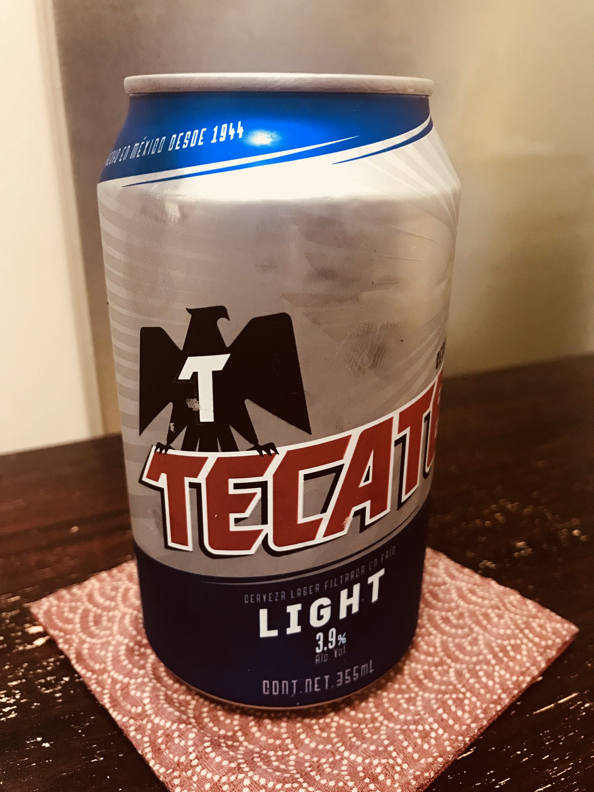 メキシコのビール TECATE LIGHTを飲んでみる