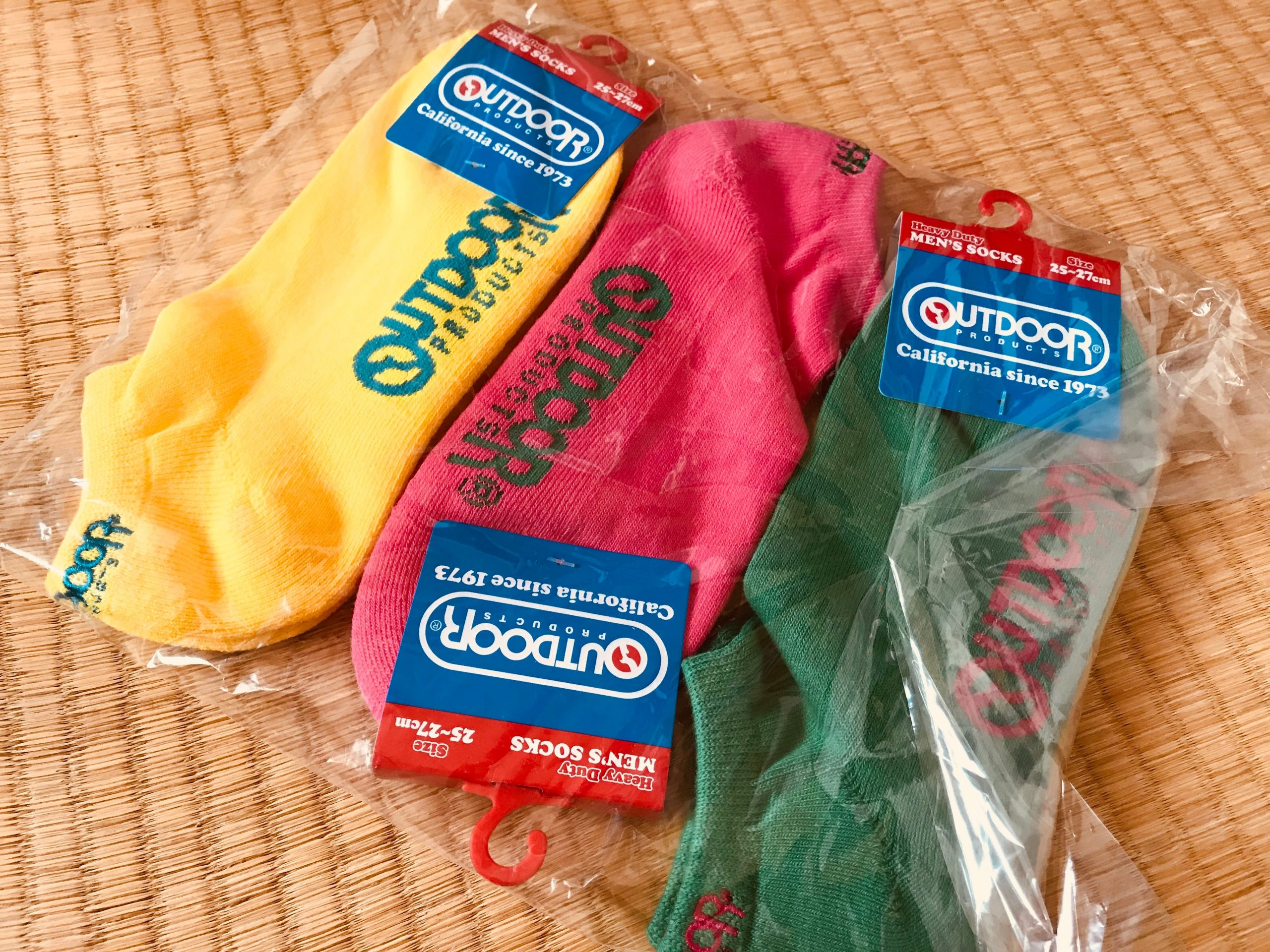 OUTDOORのカラフルなソックスを3足買ってみる