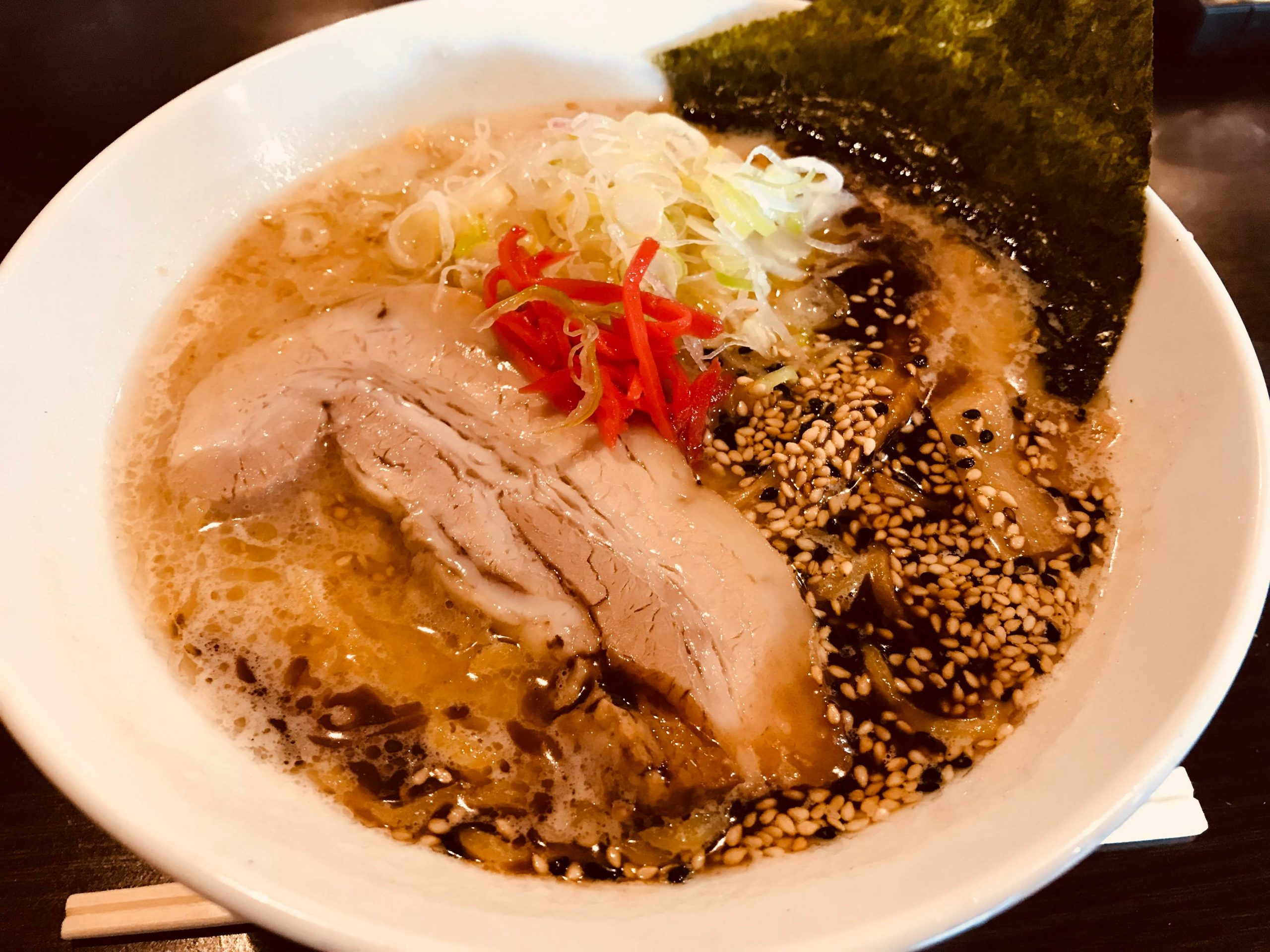 豊田市のラーメン屋 麺屋 八丸の”柚子香る塩豚骨ラーメン”を食べてみる