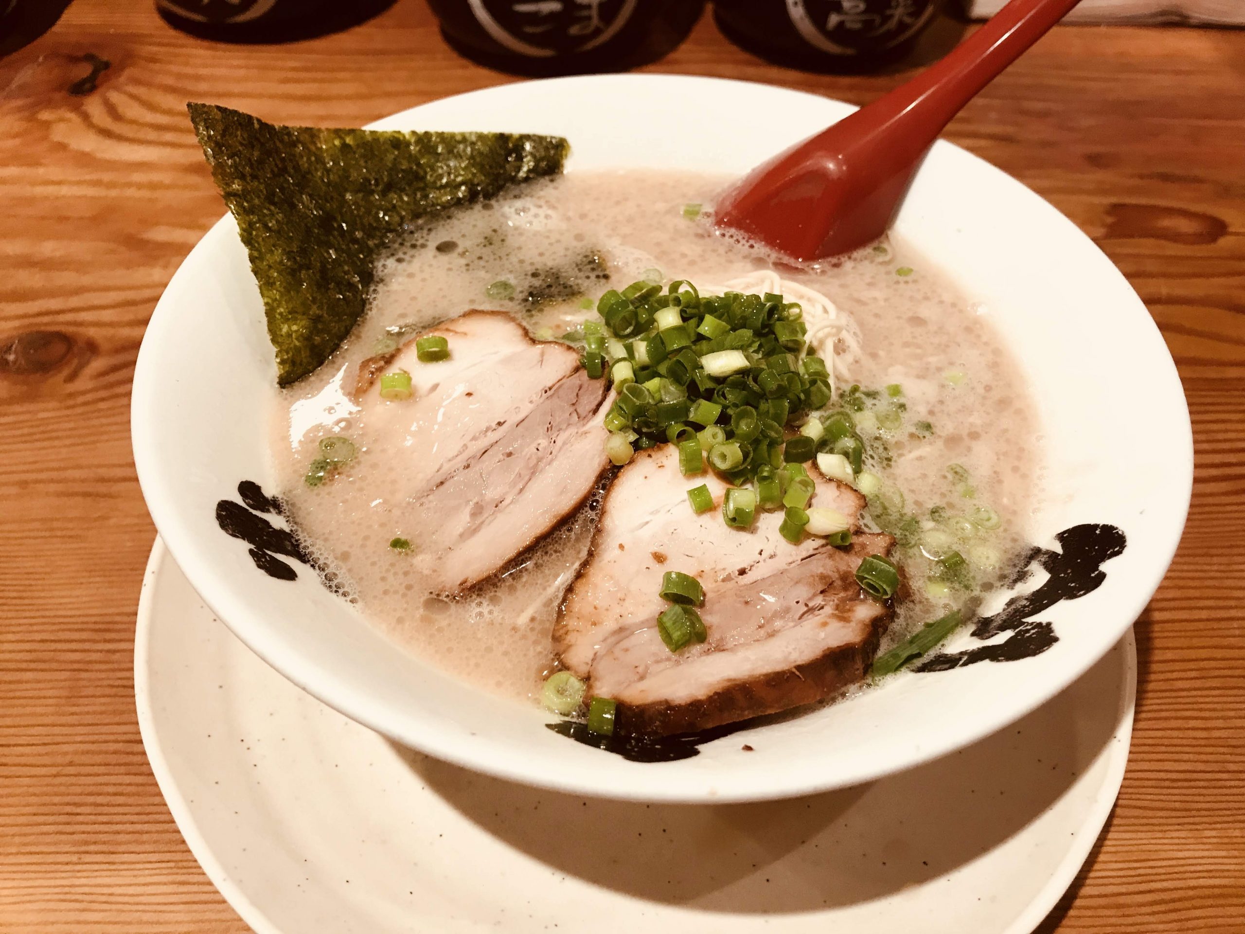 名古屋のラーメン屋 鶴亀堂で博多塩とんこつを食べてみる