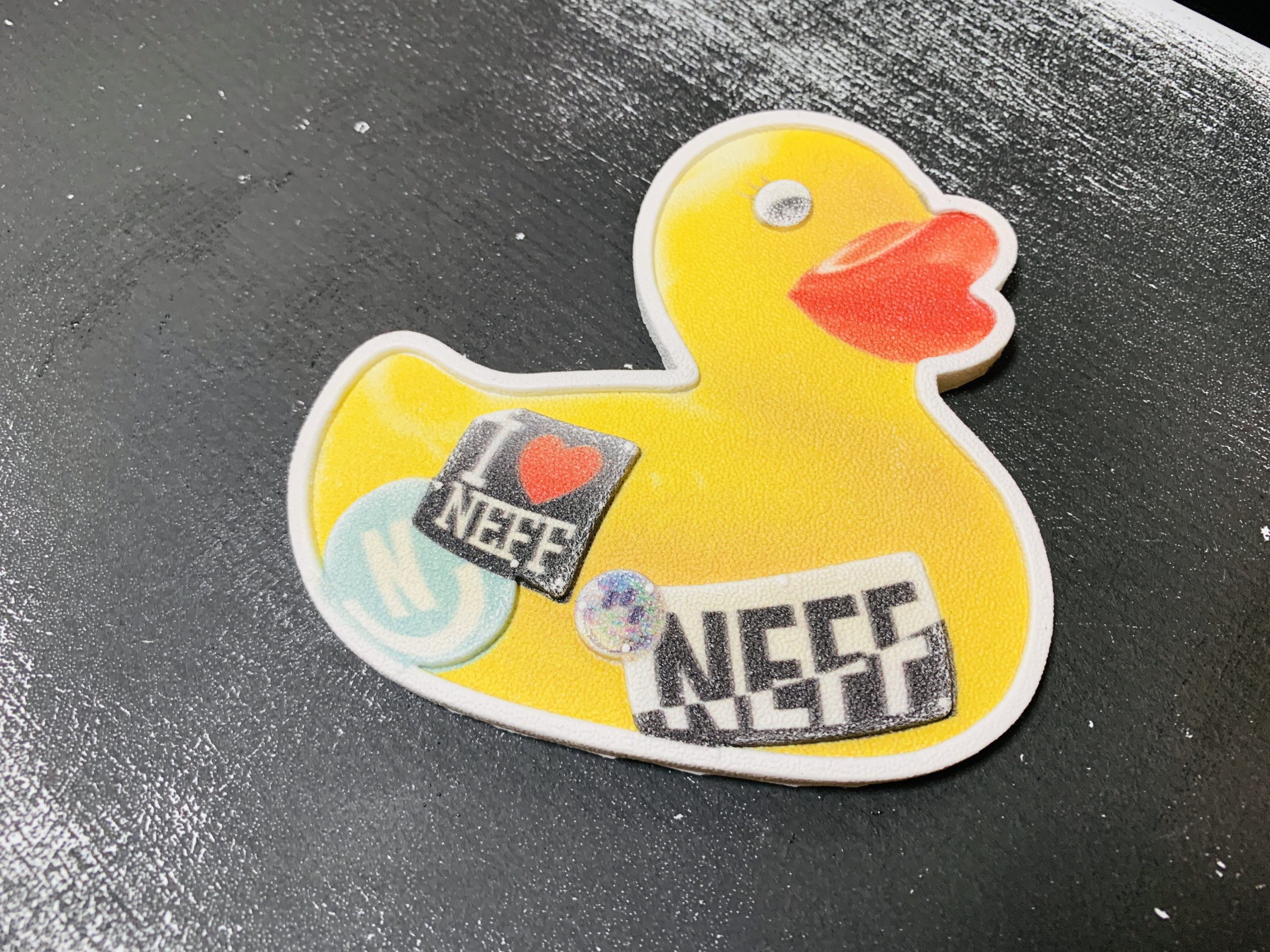 NEFFのデッキパッド DUCKY STOMPを板に貼ってみる