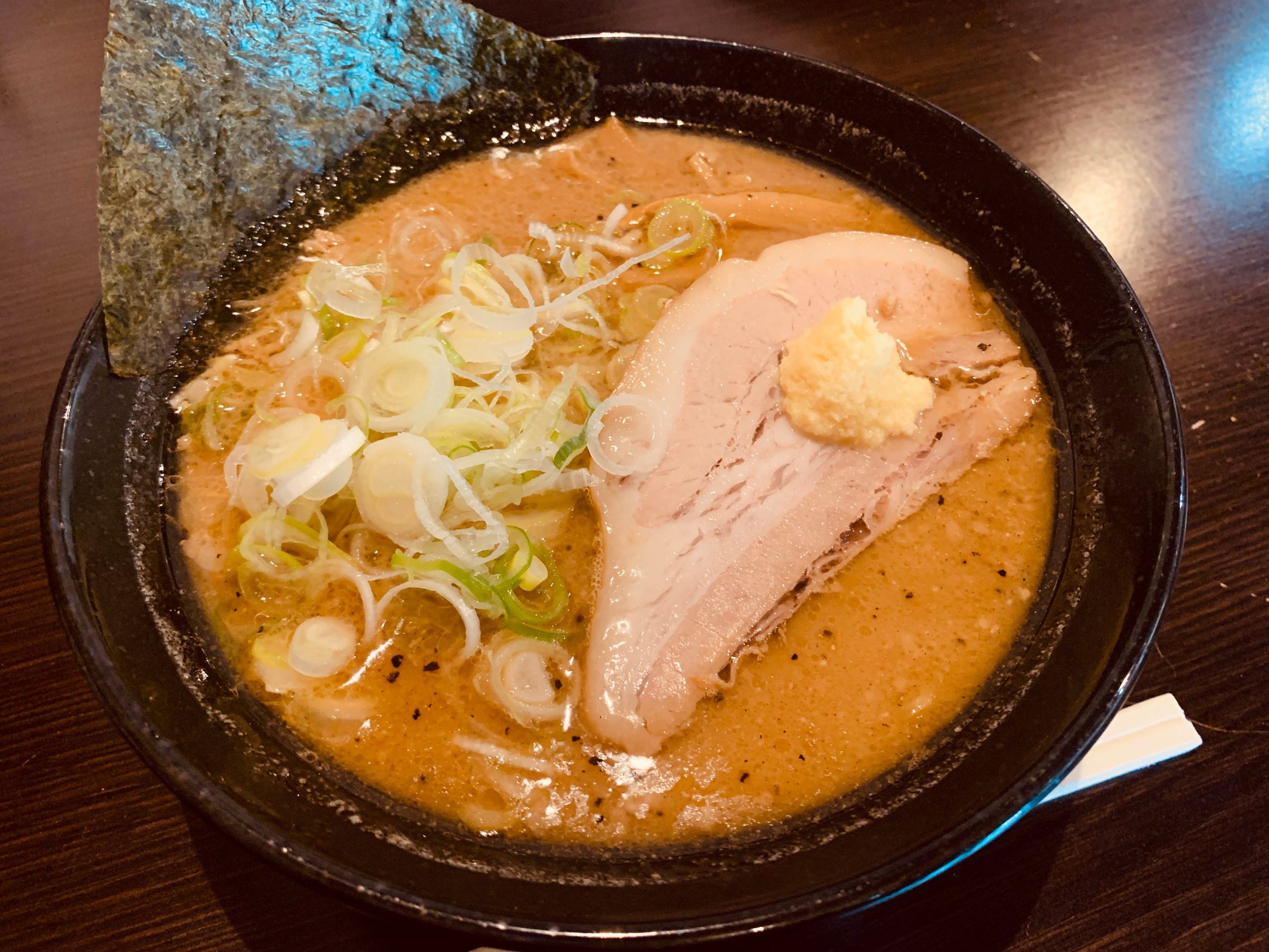 豊田市のラーメン屋 麺屋 八丸の”焙煎味噌豚骨ラーメン”を食べてみる