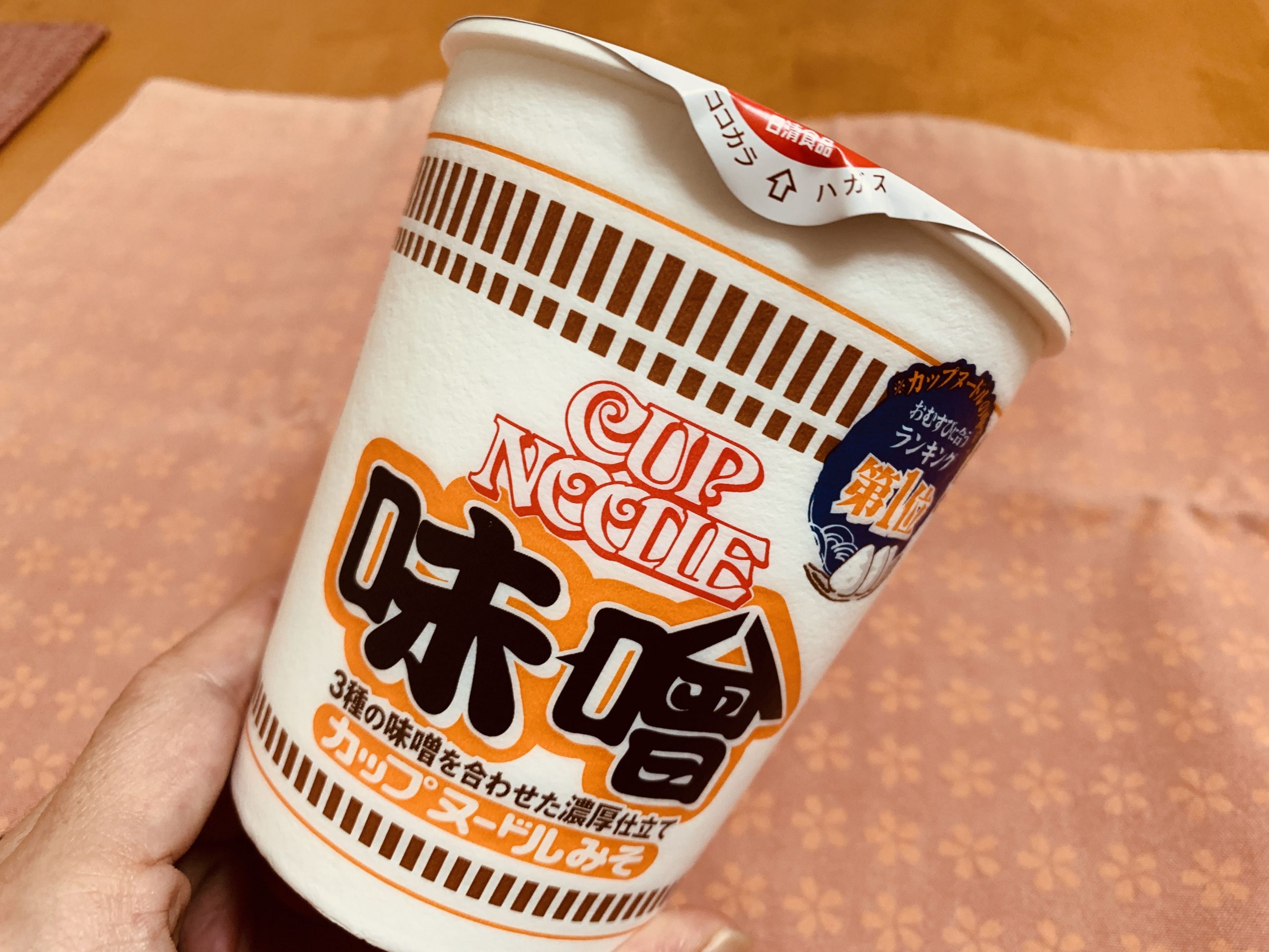 日清 カップヌードルの味噌を食べてみる