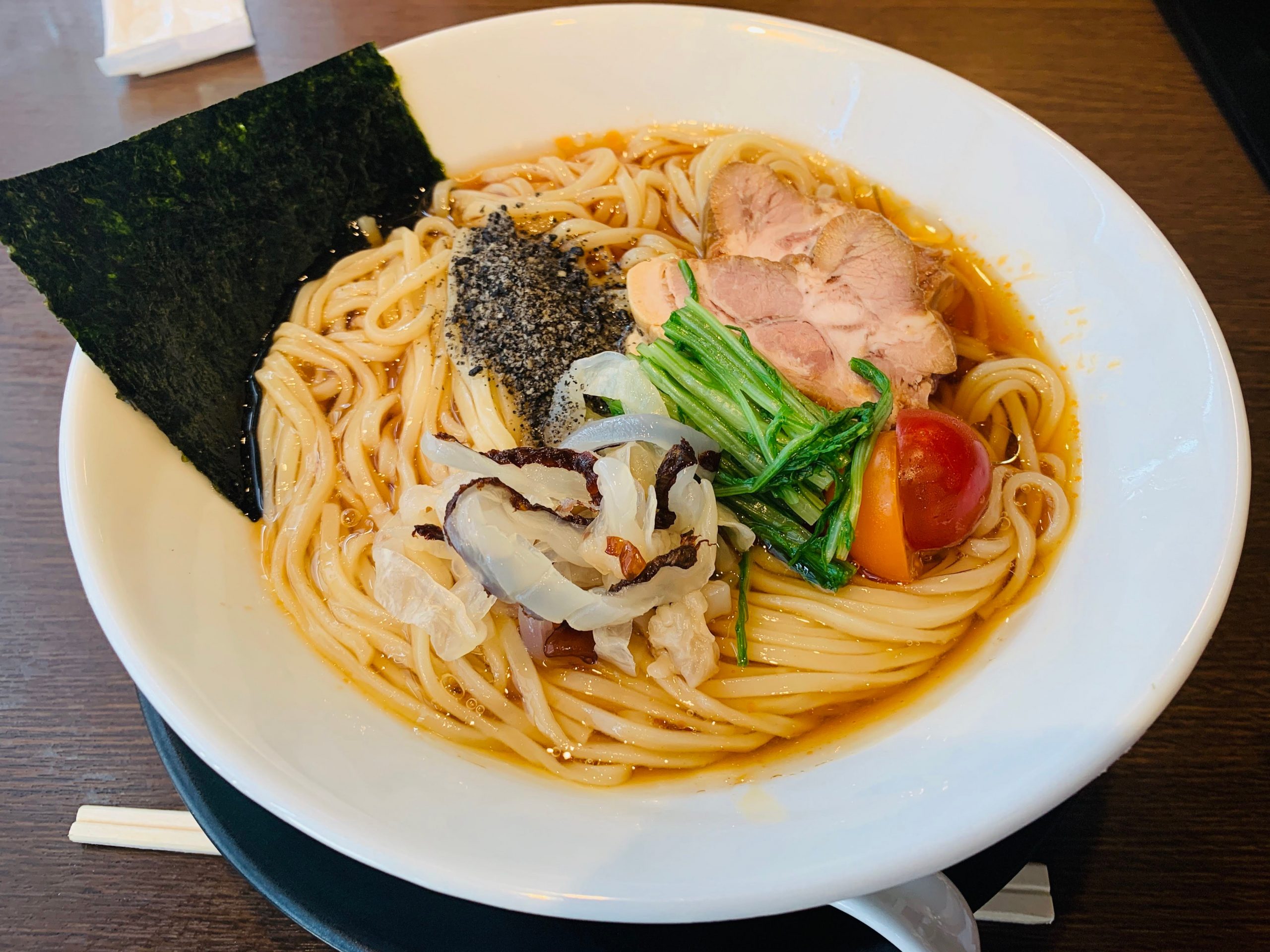 豊田市のラーメン屋 なな屋で”らーめん香露(ころ)”を食べてみる