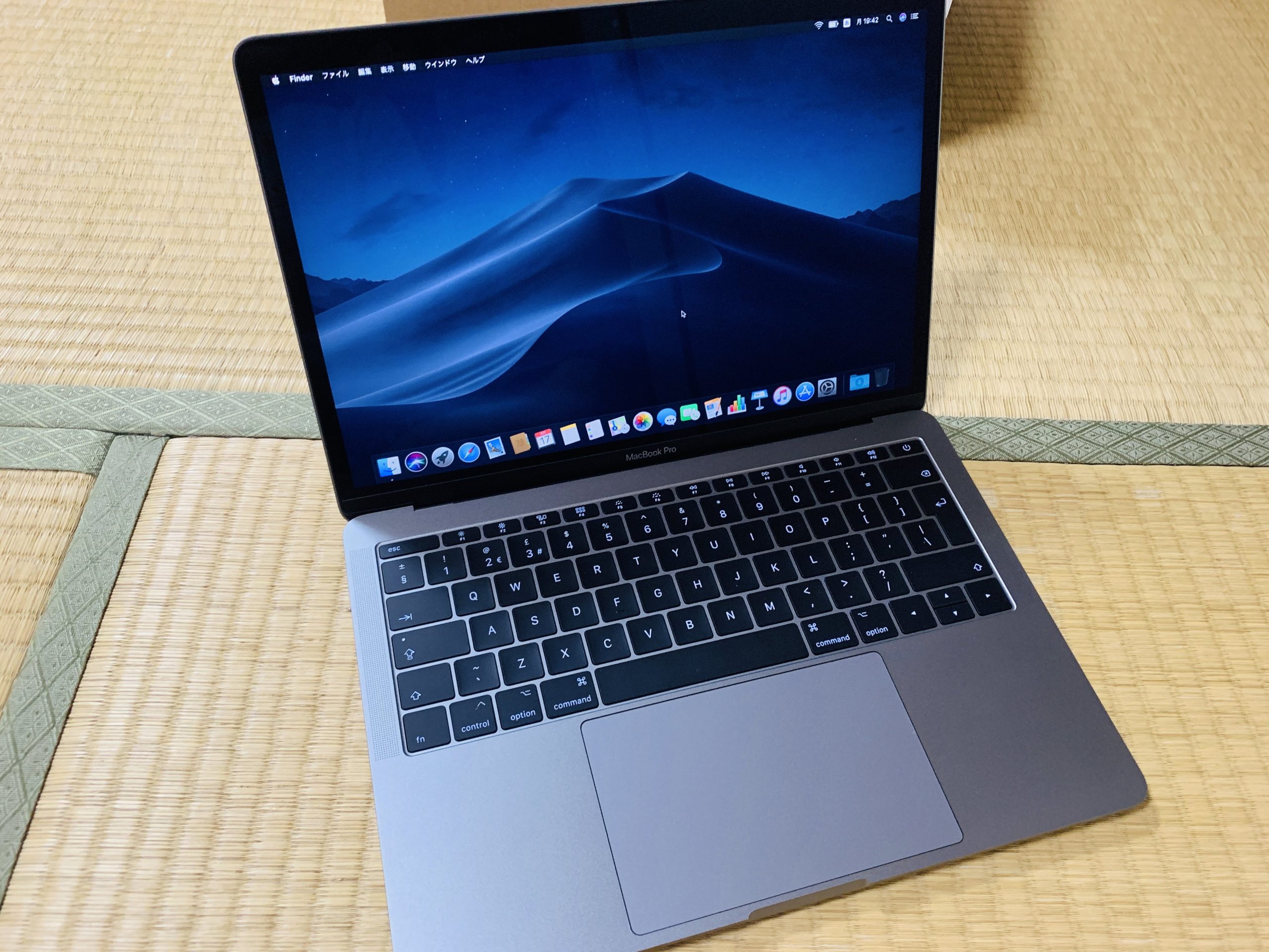 MacBook Pro 13-inch 2017, Two Thunderbolt 3 portsのUKキーボードでスペースグレーなのを買ってみる