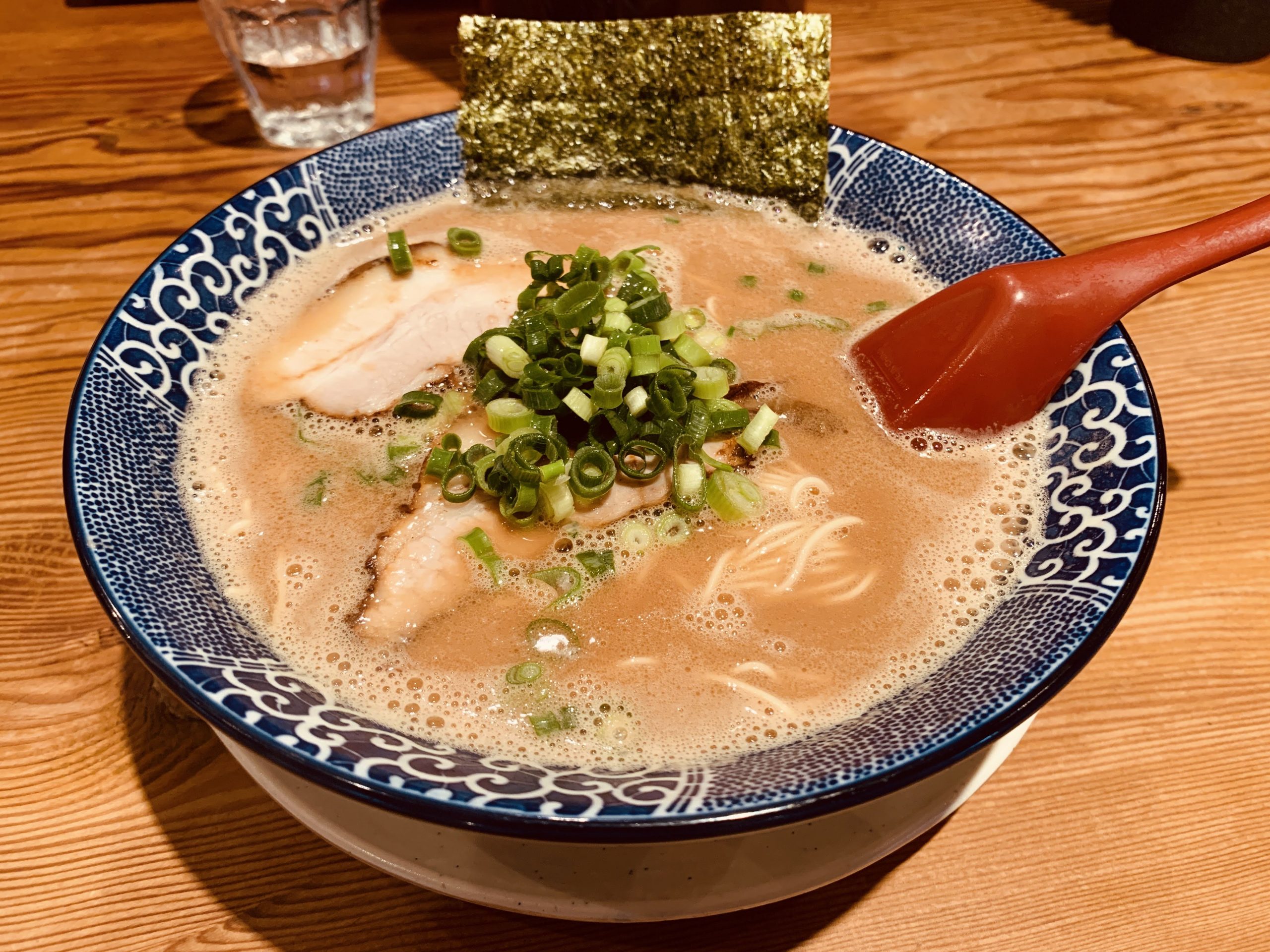 名古屋のラーメン屋 鶴亀堂で博多塩とんこつを食べてみる