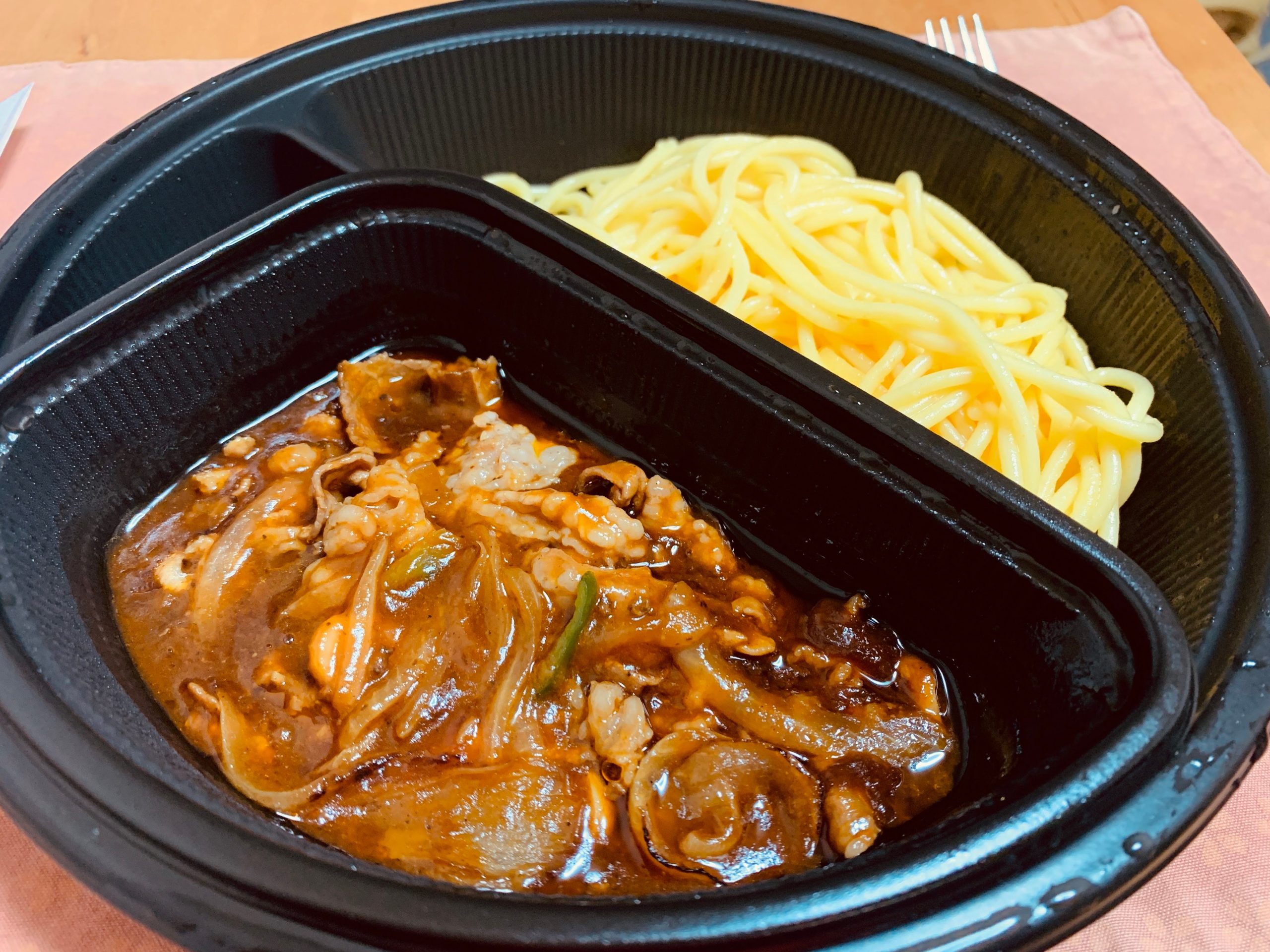 パスタ デ ココの”デミグラス ビーフ スパゲッティ”を食べてみる