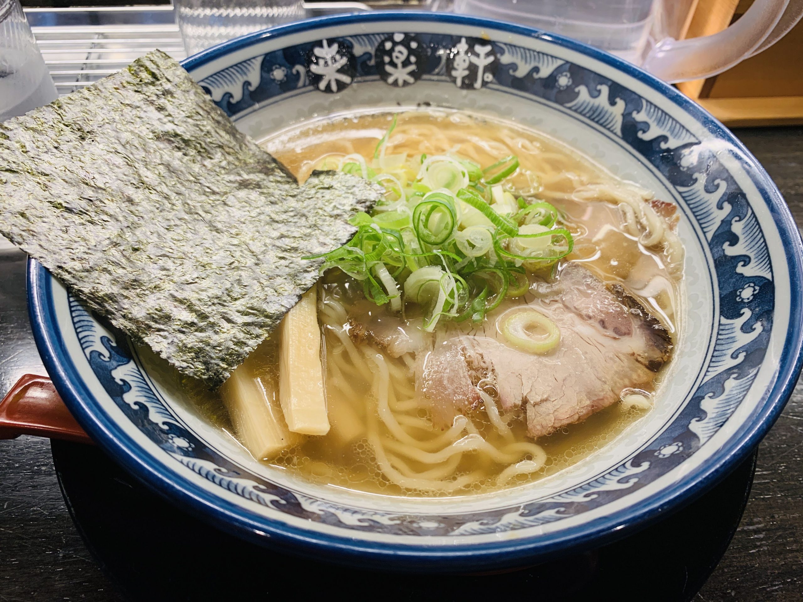 愛知県豊田市のラーメン屋 ラーメン食堂 来楽軒 兄弟店で”手もみラーメン 醤油”を食べてみる