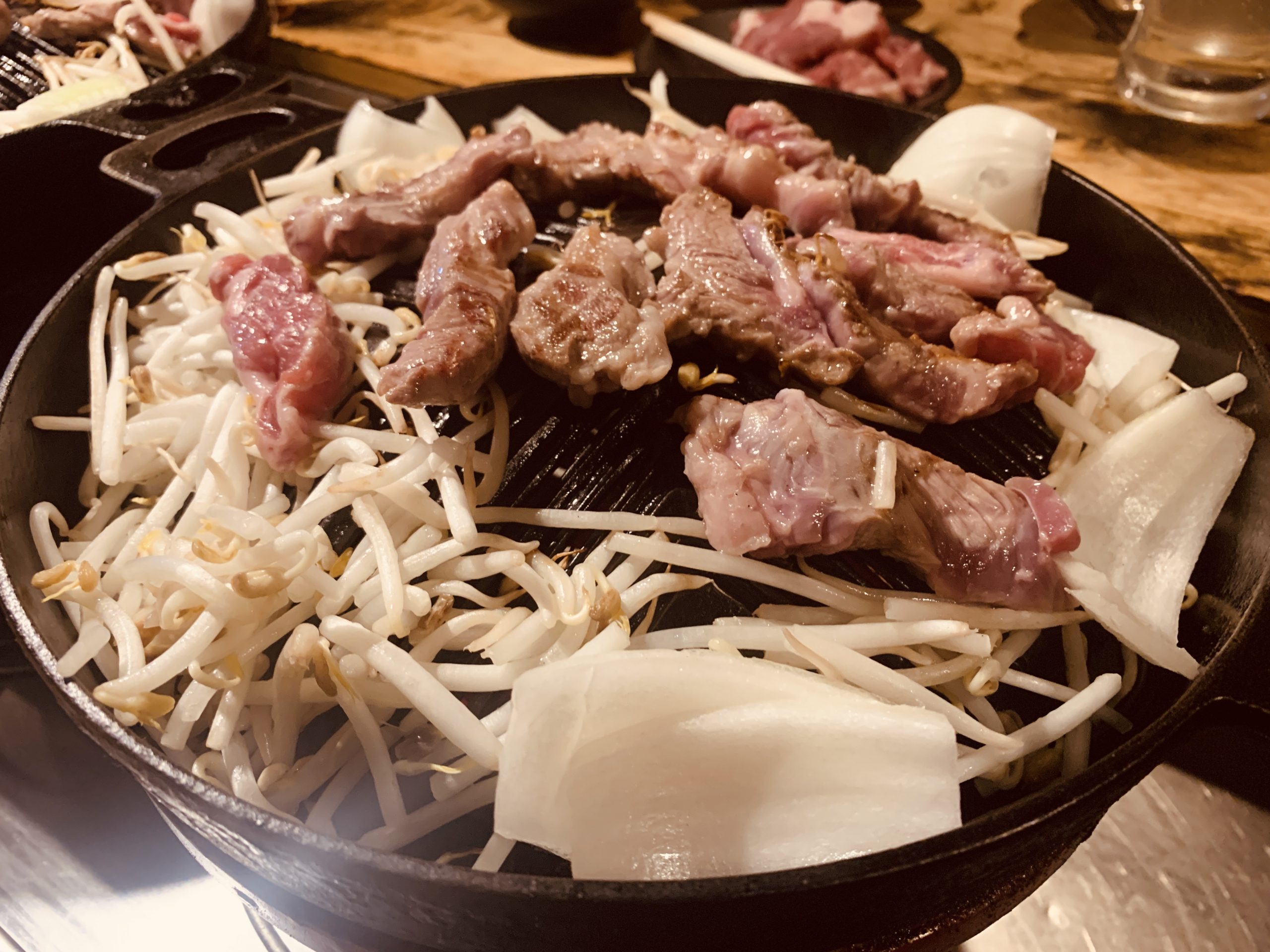 北海道札幌市の焼肉屋 “ジンギスカン 十鉄”で一杯飲んでみる