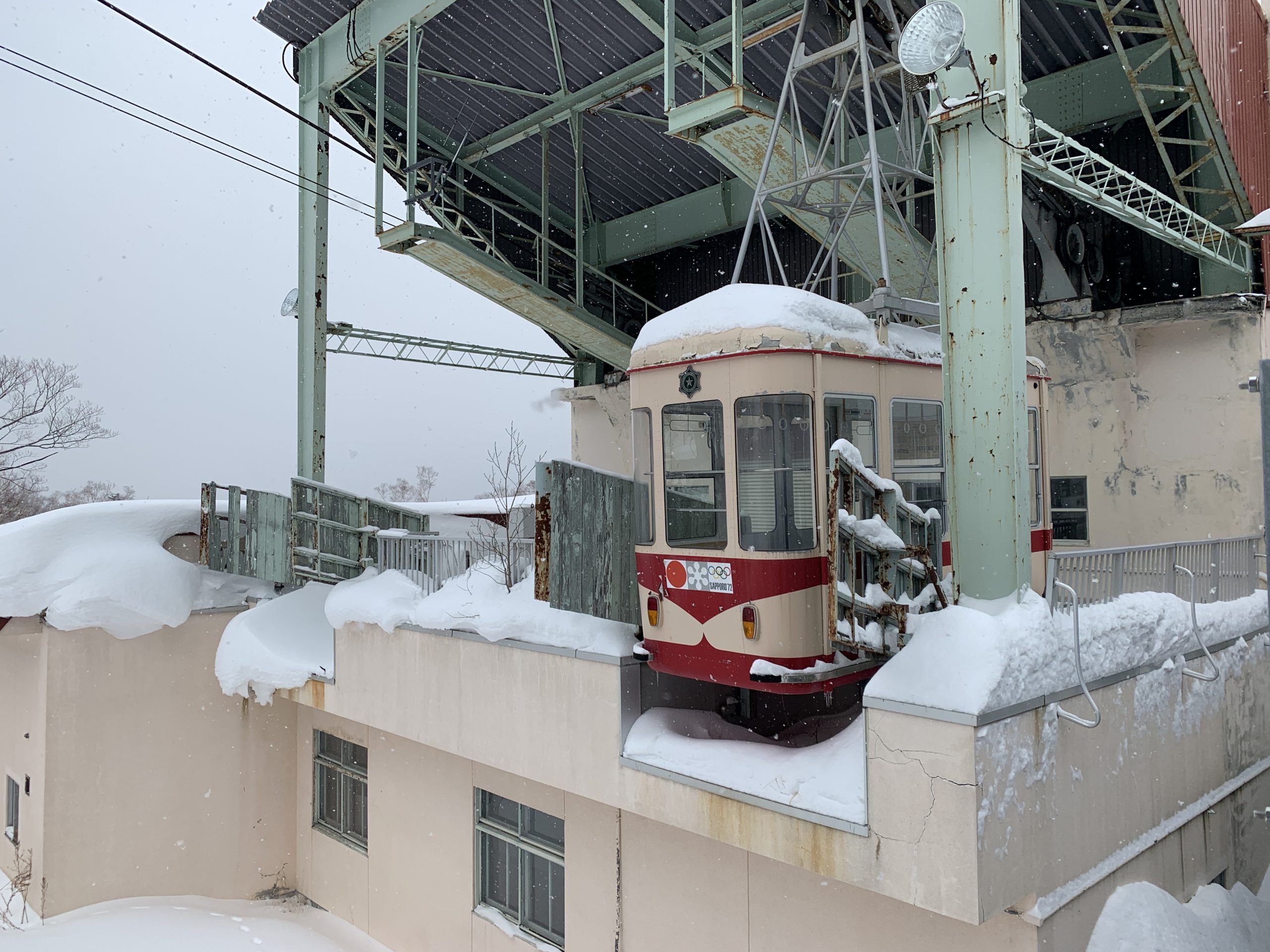 北海道のサッポロテイネの手稲山ロープウェイを眺めてみる