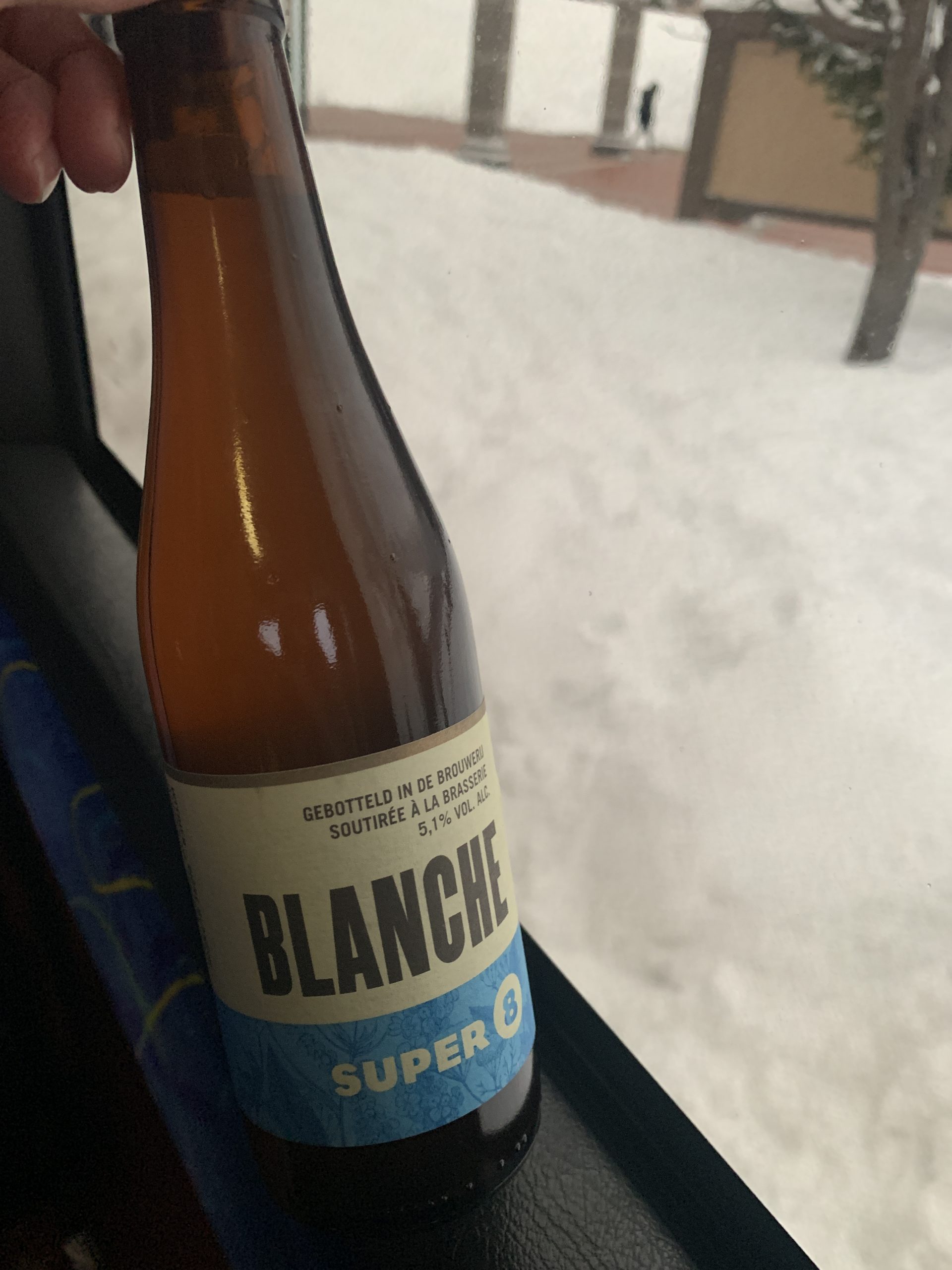 ベルギーのビール “Super 8 Blanche”を飲んでみる