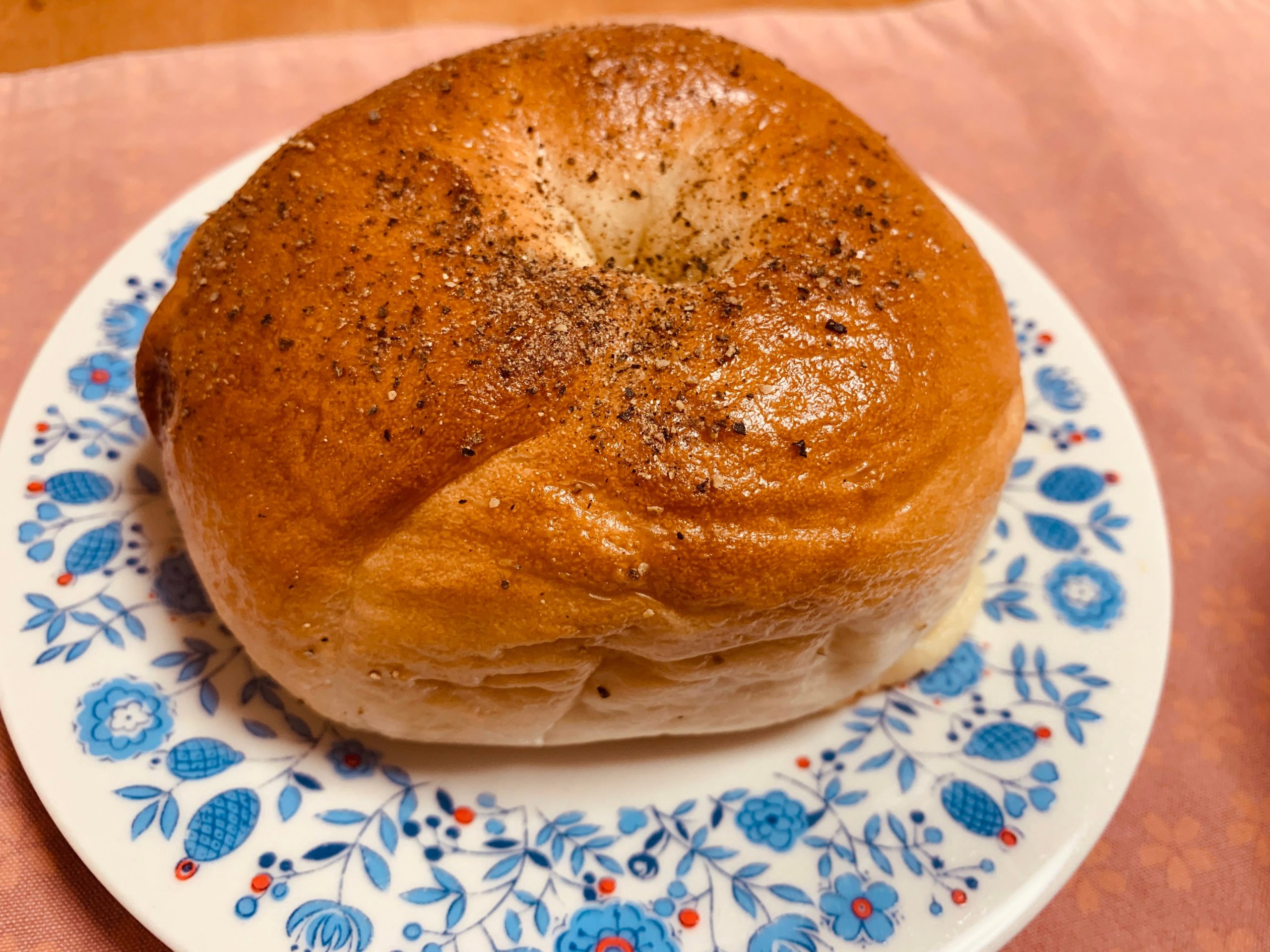 豊田市のベーグル屋 マタクルベーグルの”ごろごろベーコンペッパー”を食べてみる