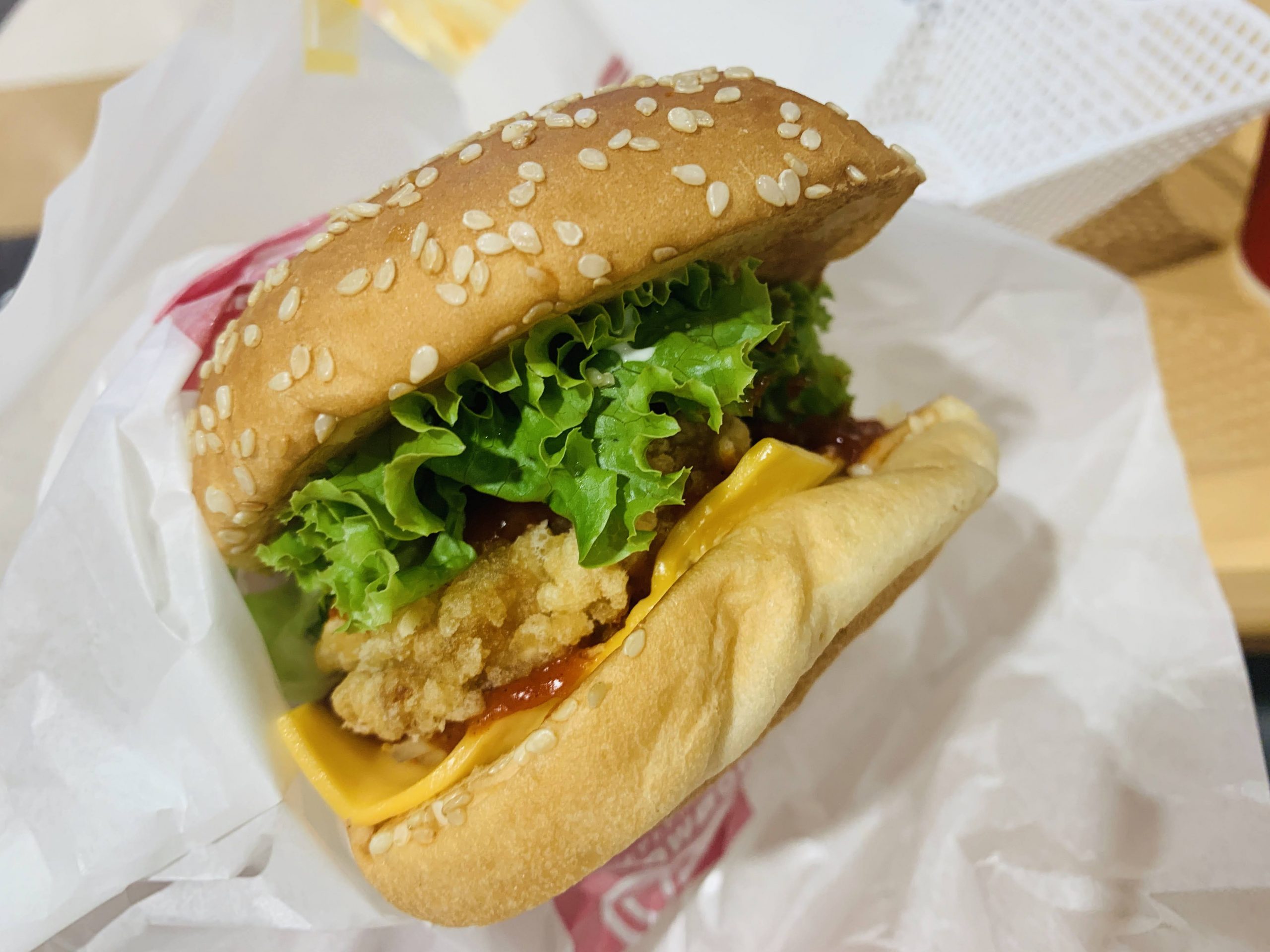 ドムドムバーガーの刺激のメキシカンチリバーガーを食べてみる