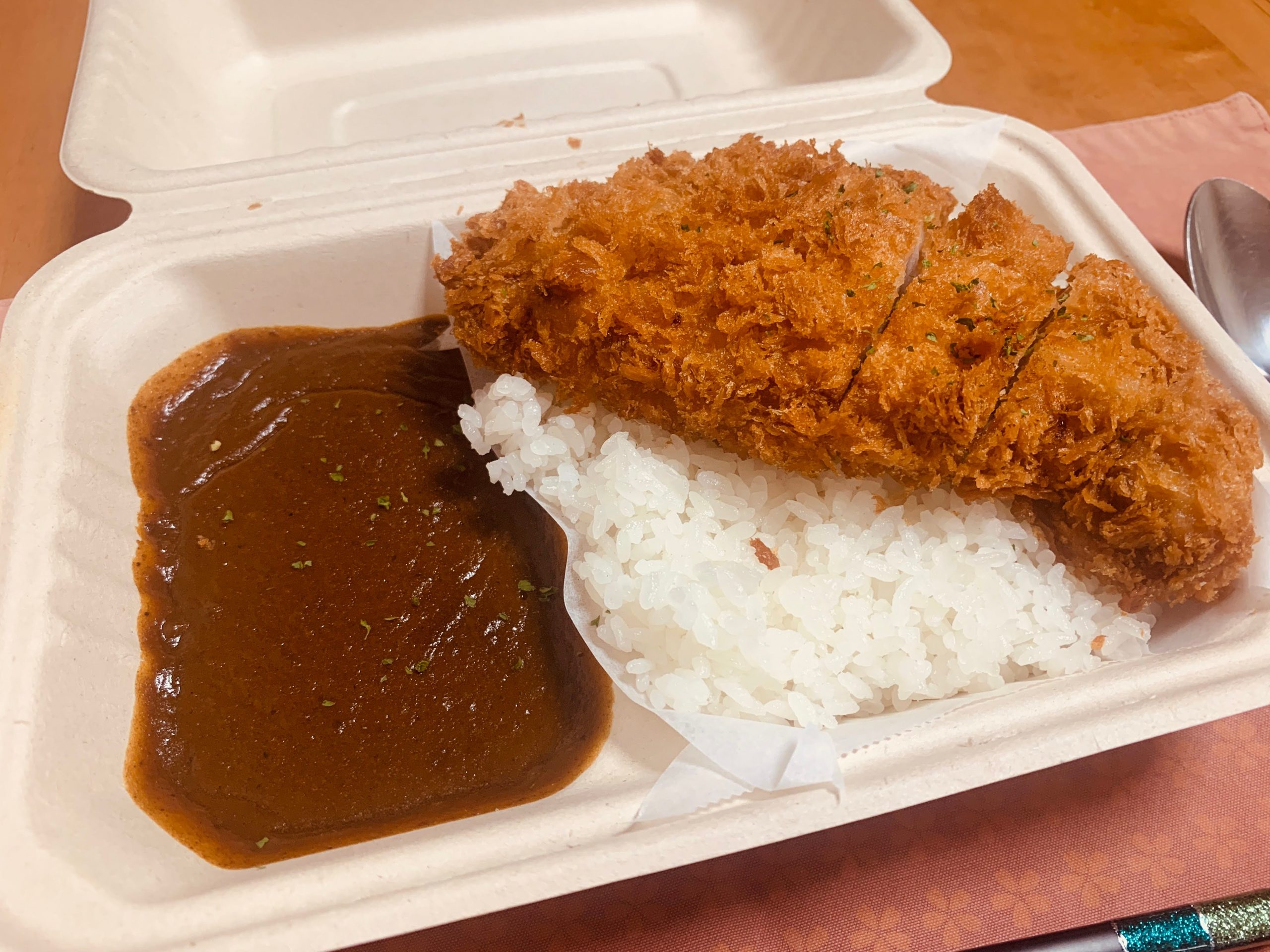 名古屋のレストラン 店麺多房 あいうえおの”熟成カツカレーライス”をデリバリーしてもらって食べてみる