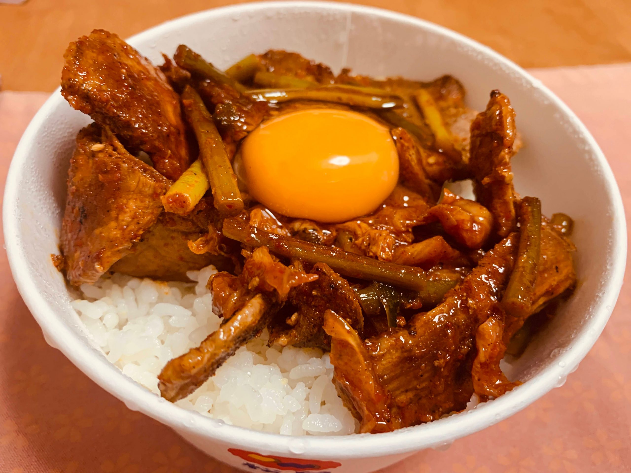 松屋の豚キムチ丼をテイクアウトして食べてみる