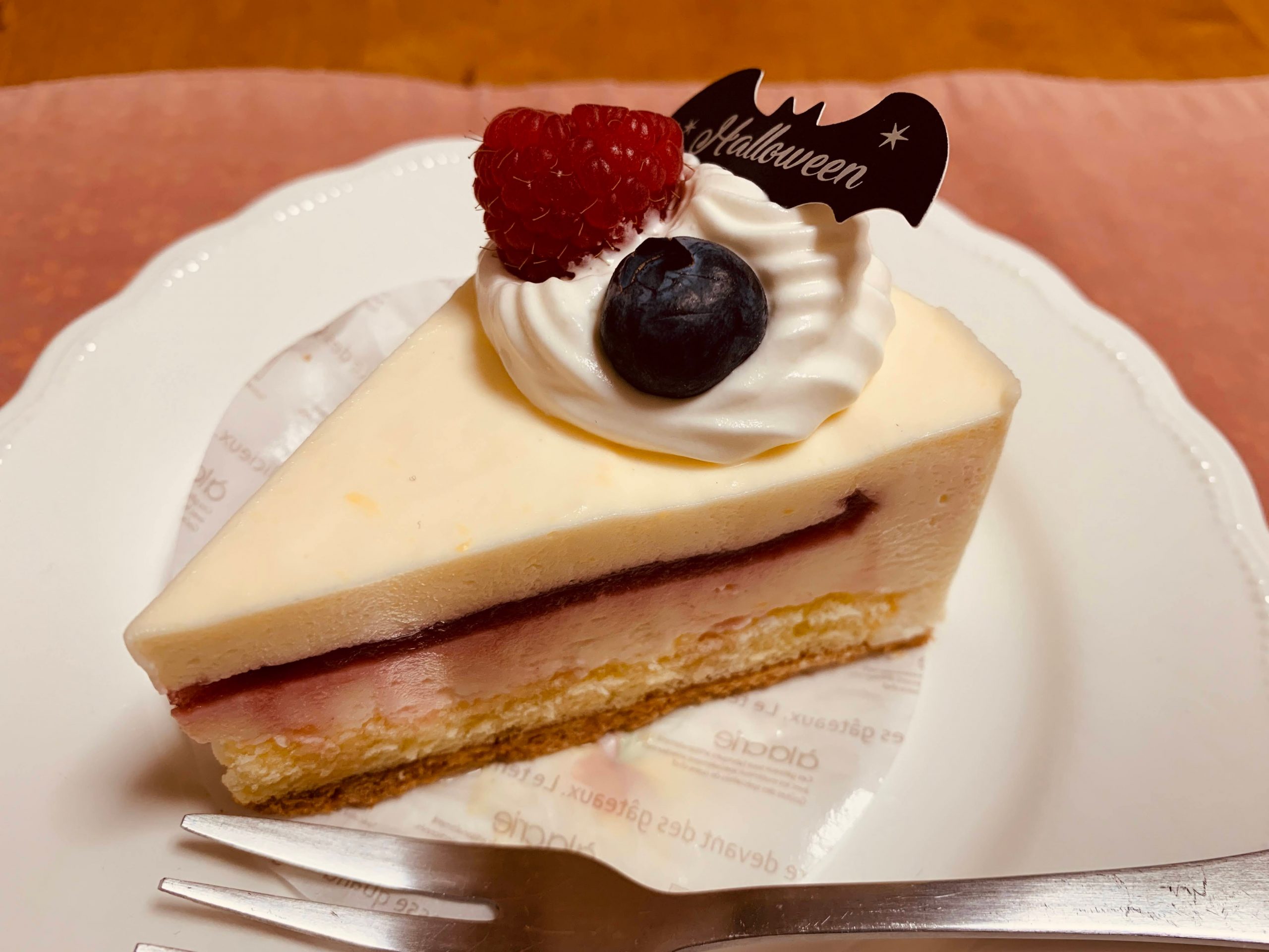 名古屋のケーキ屋 le Petit Chāteau(ル プチシャトー)の”レアチーズケーキ”を食べてみる