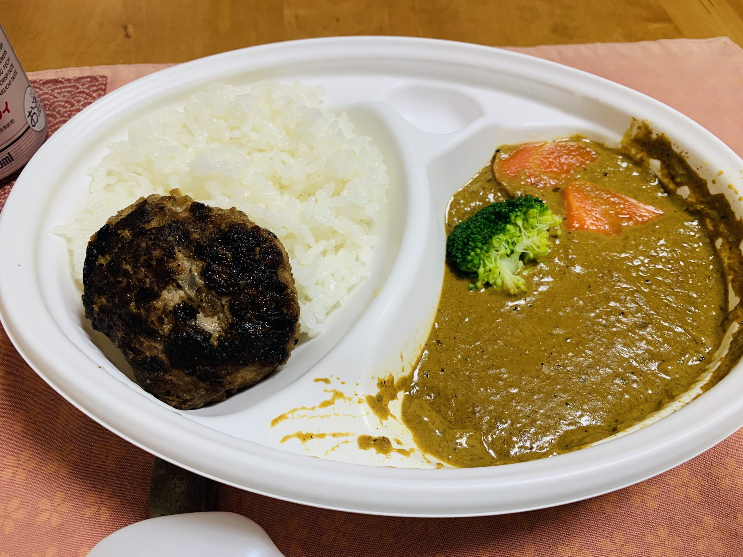 愛知県名古屋市の居酒屋 酒彩かき揚げ さんぼん木の”ハンバーグカレー”を食べてみる