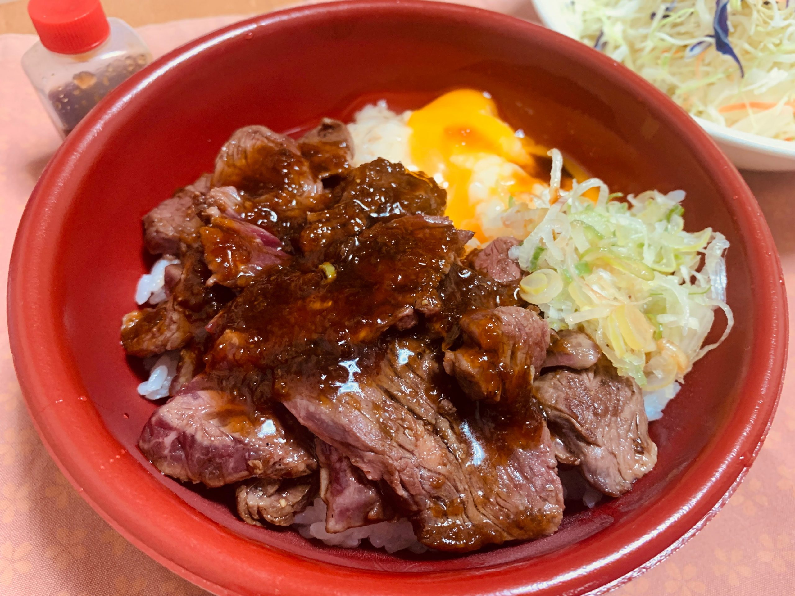 名古屋の丼屋 肉どんぶり専門店 どんの市まつの”市まつレアステーキ丼”をテイクアウトして食べてみる