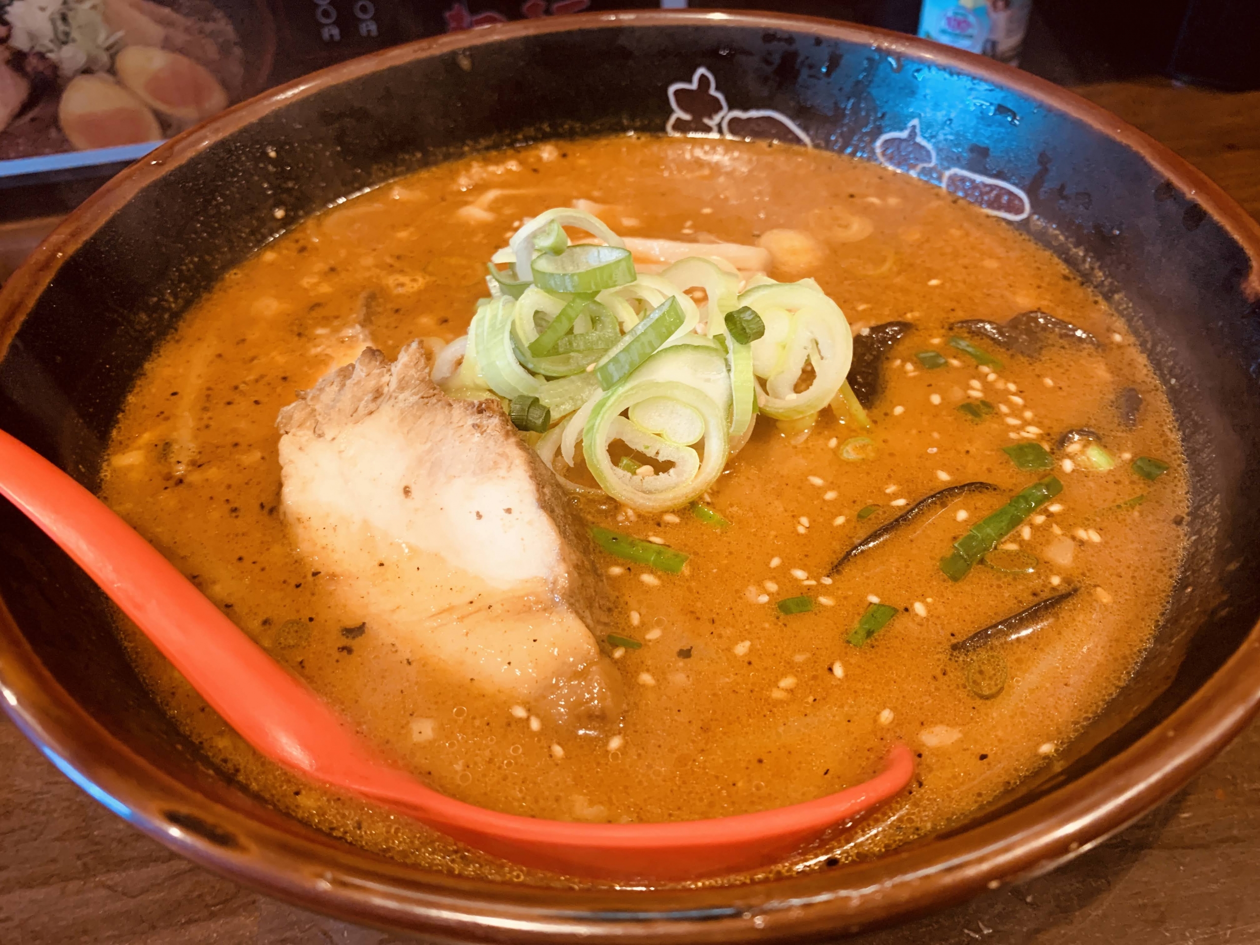 名古屋のラーメン屋 覿・麺で辛味噌ラーメンを食べてみる