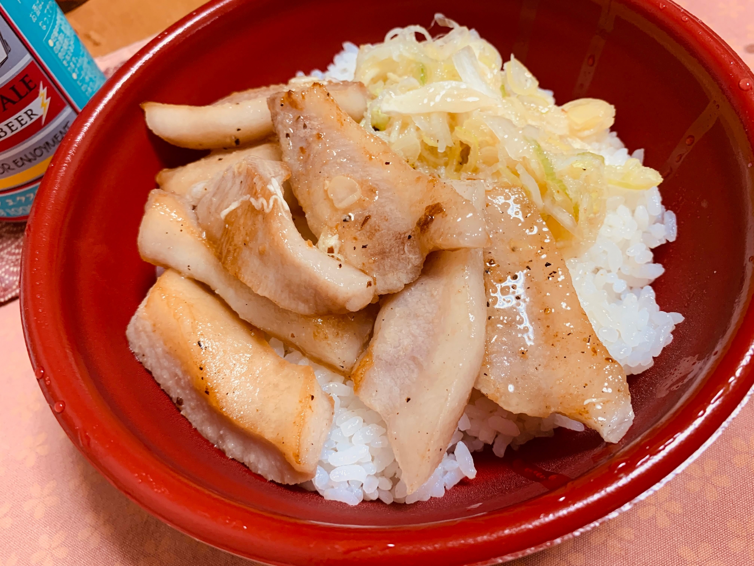 肉どんぶり専門店 どんの市まつの”ネギ塩豚トロ丼”をテイクアウトして食べてみる