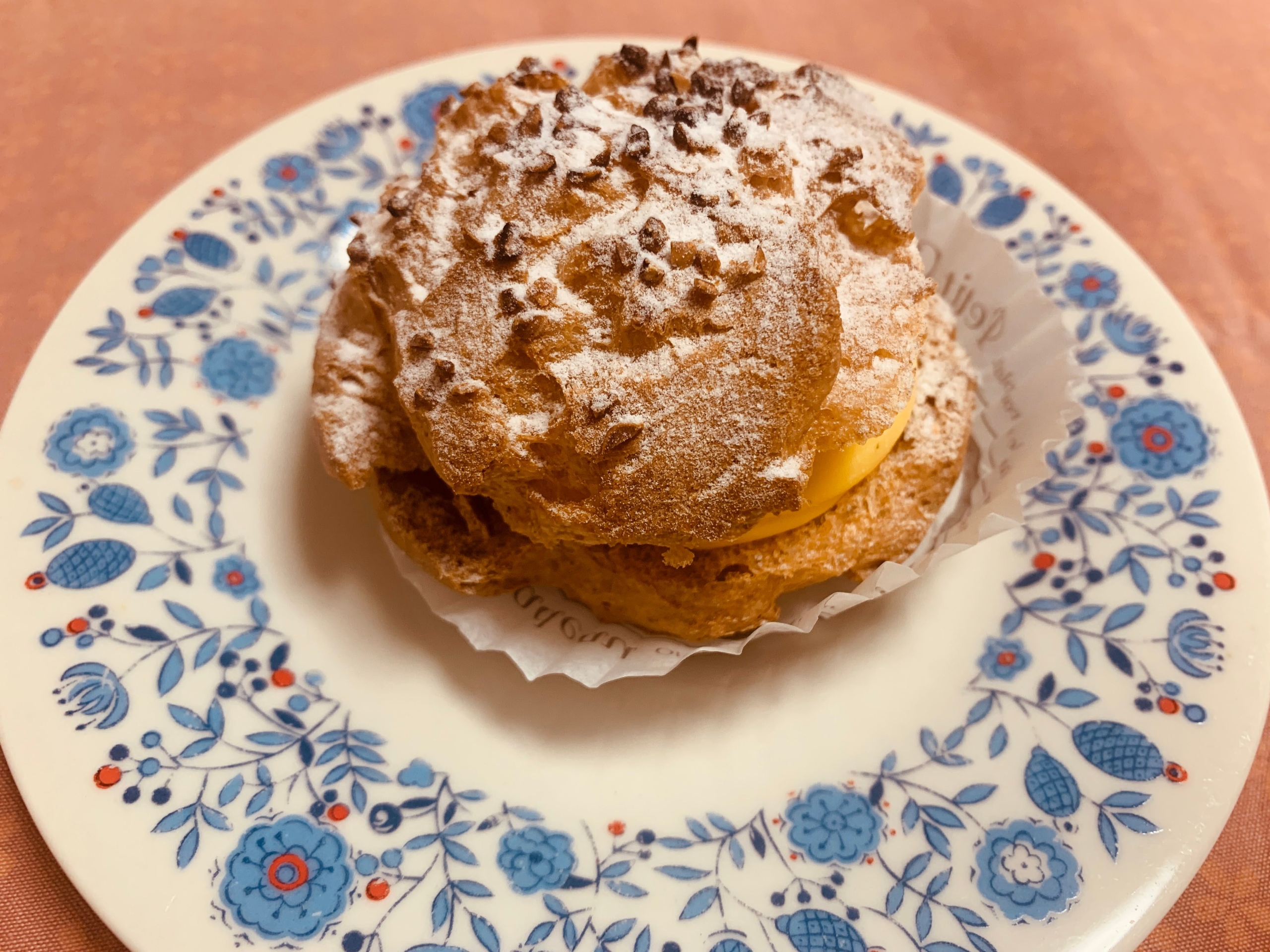 名古屋市天白区のケーキ屋 La fabrique du sourireのシュークリームを食べてみる