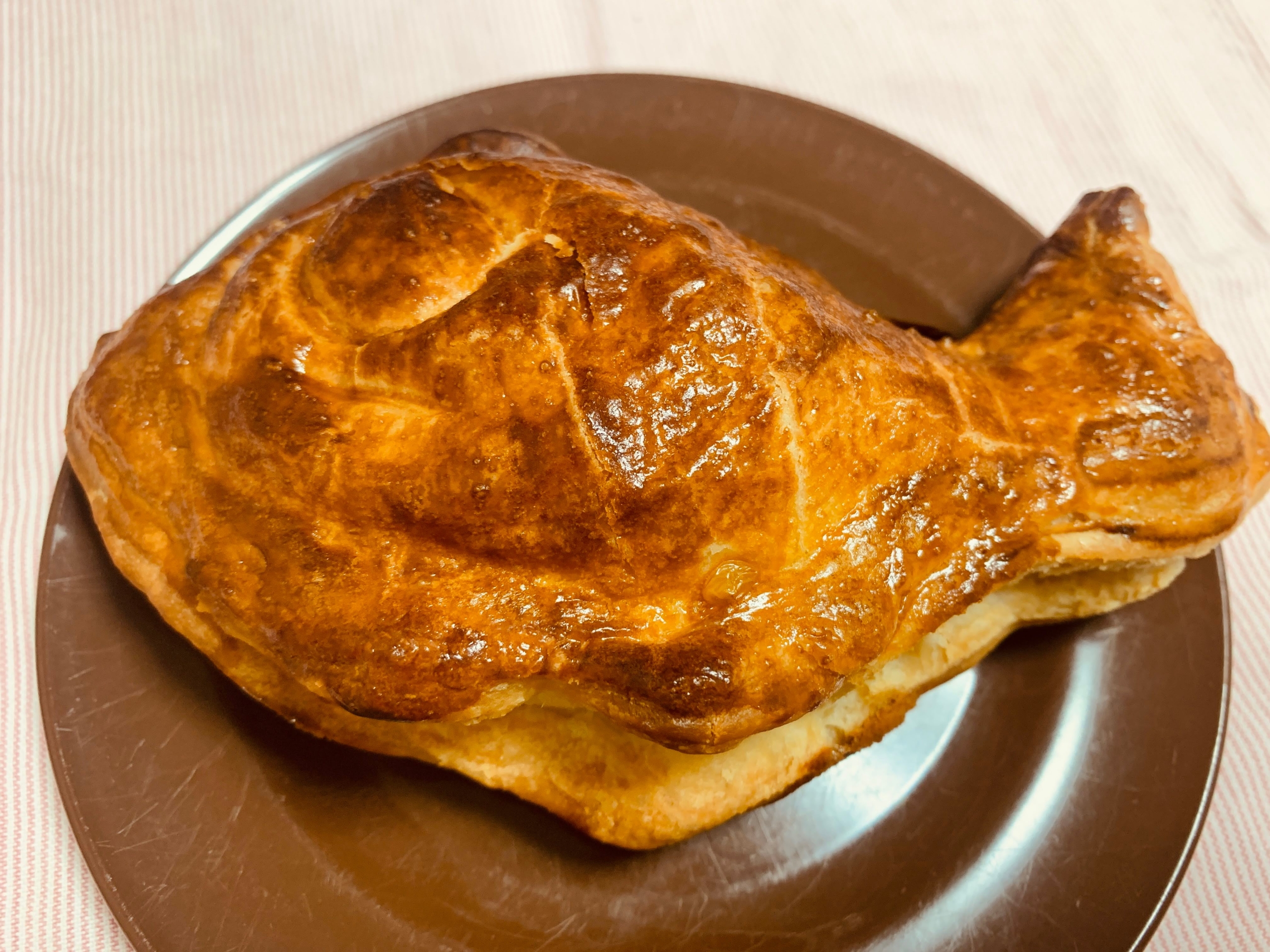 名古屋のパイ焼き屋 マミーズ アンクールの”たいやき風 魚ッとパイ”を食べてみる