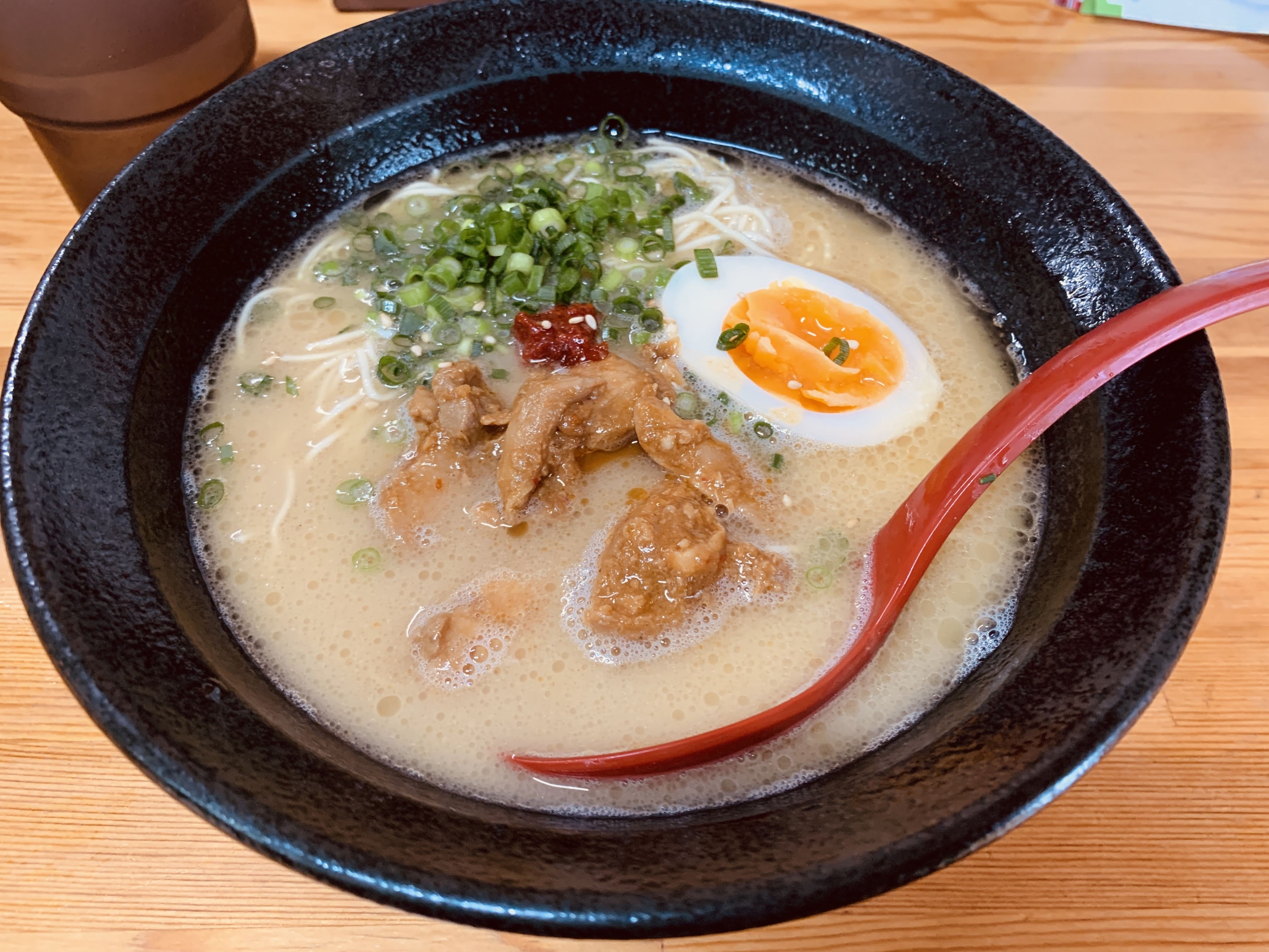 岐阜県郡上市のラーメン屋 郡上豚骨ラーメン カンミナで”郡上豚骨ラーメン”を食べてみる