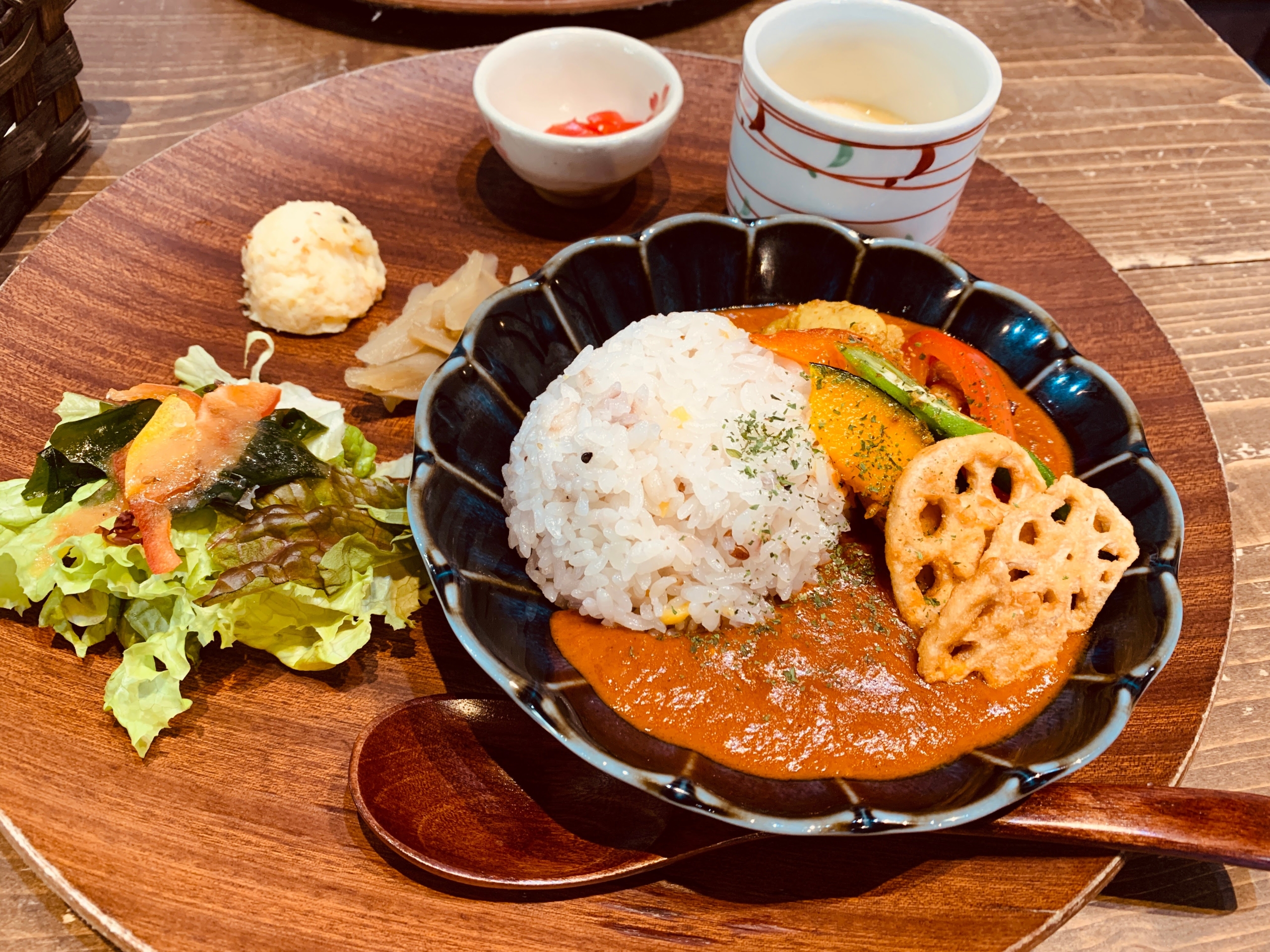 岐阜市のカフェ 古民家カフェ 湊珈琲でバターチキンカレーランチを食べてみる