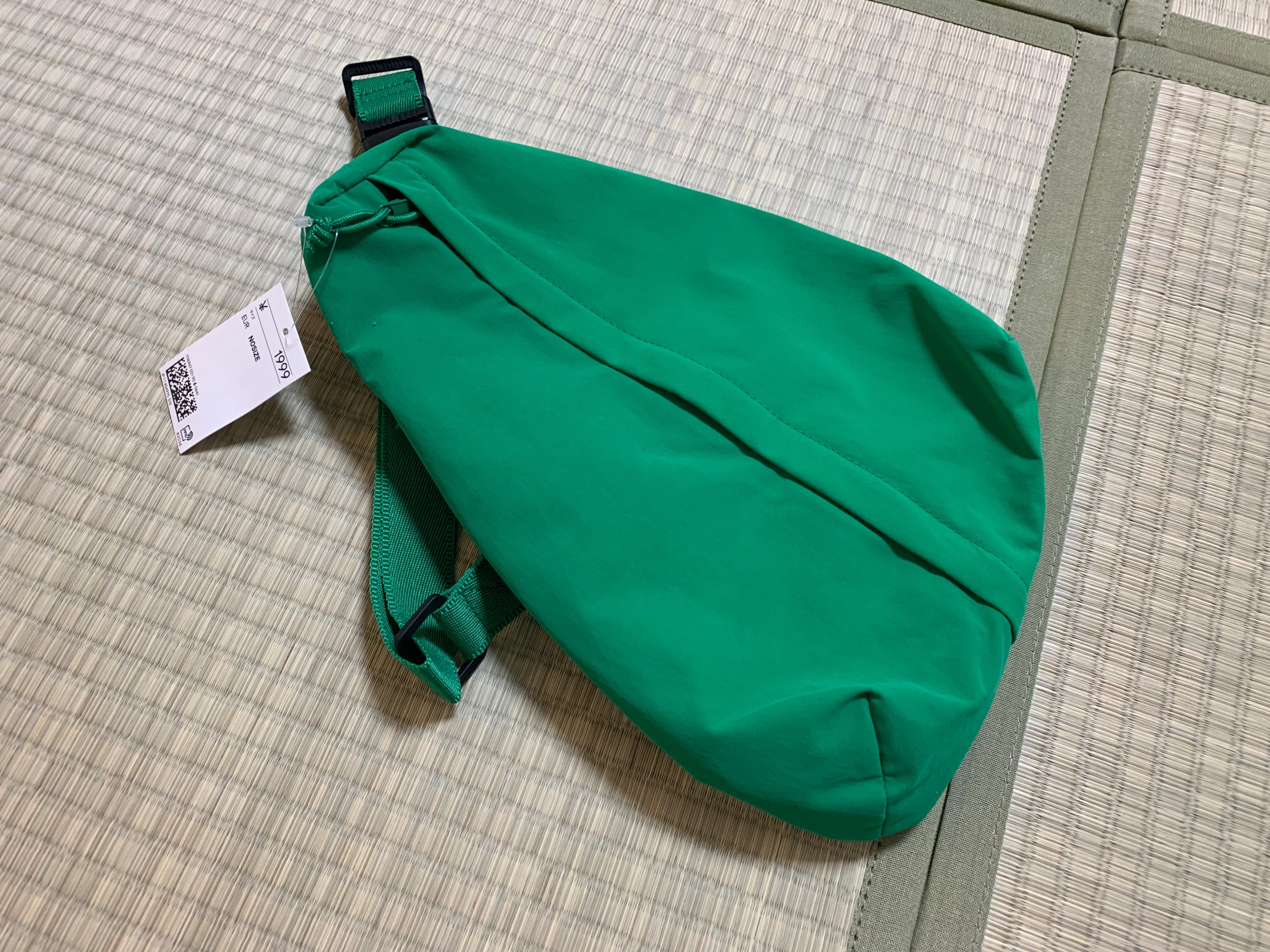 H&Mのナイロンクロスボディバッグを買ってみる