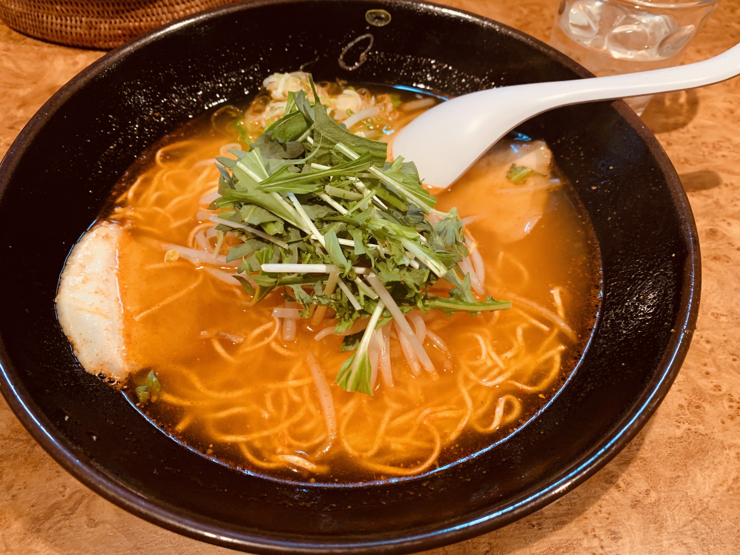 岐阜市のラーメン屋 LOVE&SALT らーめん味や で”赤ラーメン”を食べてみる