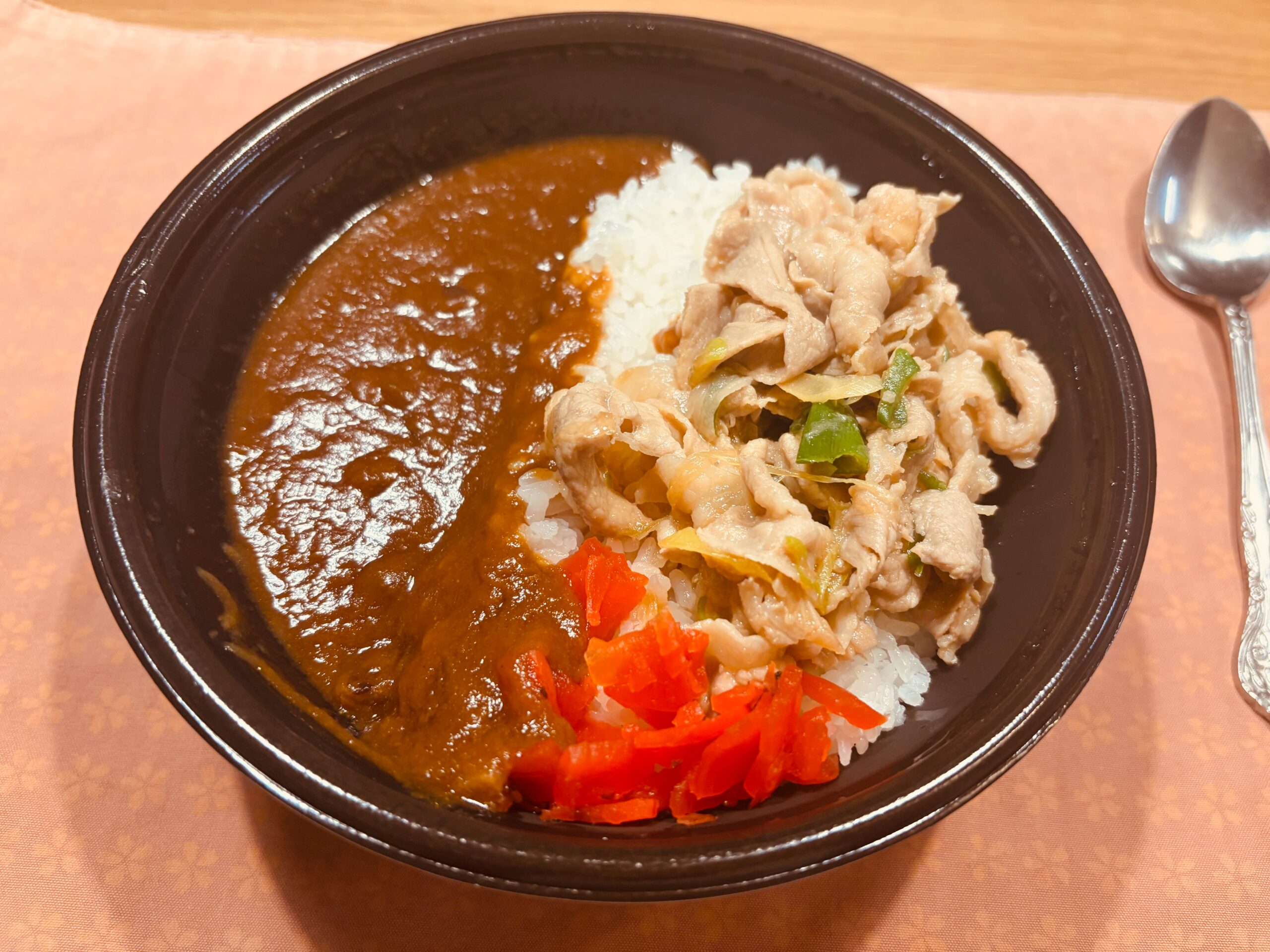 伝説のすた丼屋の”すたみなカレー”をテイクアウトして食べてみる